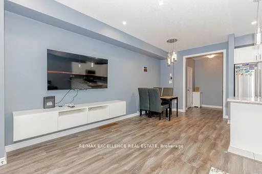 Photo 16 of 9 Hiscott Drive, Hamilton, Waterdown — HOMEH