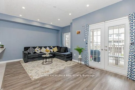 Photo 19 of 9 Hiscott Drive, Hamilton, Waterdown — HOMEH