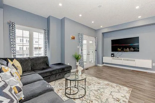 Photo 21 of 9 Hiscott Drive, Hamilton, Waterdown — HOMEH