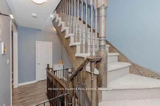 Photo 31 of 9 Hiscott Drive, Hamilton, Waterdown — HOMEH