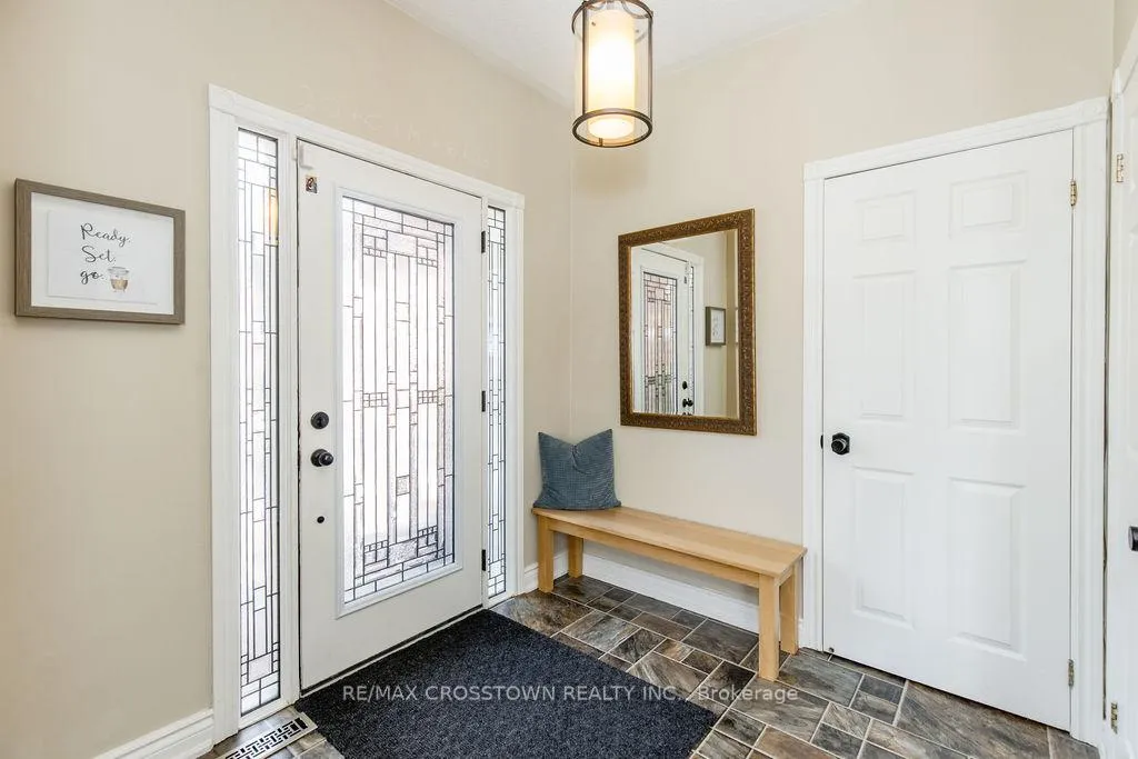 Photo 5 of 1 Bloxham Place, Barrie, Innis-Shore — HOMEH