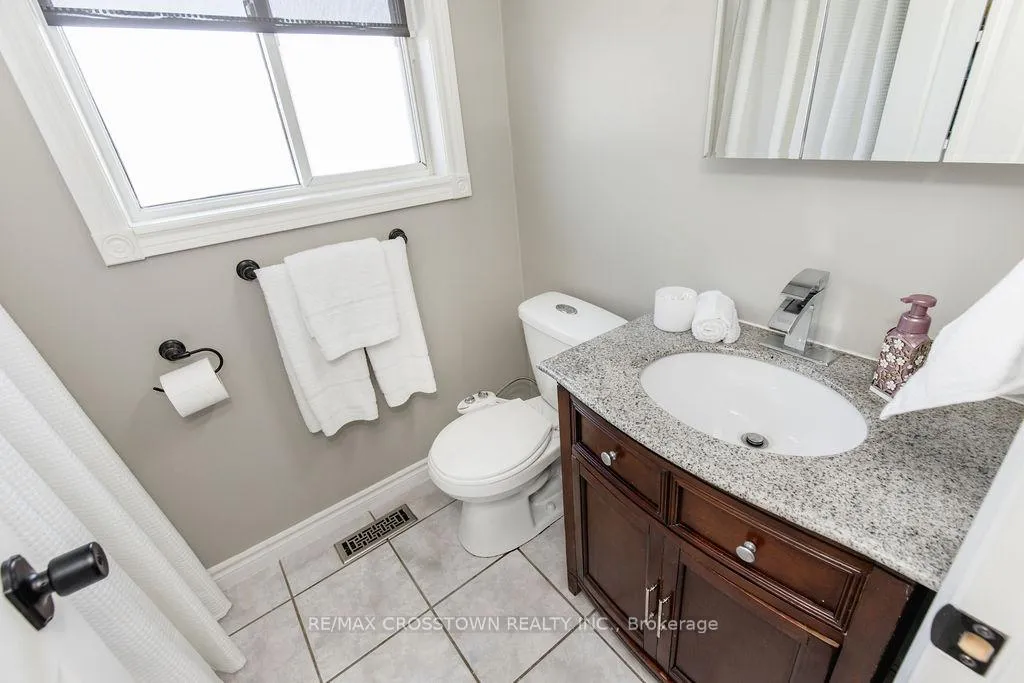 Photo 23 of 1 Bloxham Place, Barrie, Innis-Shore — HOMEH