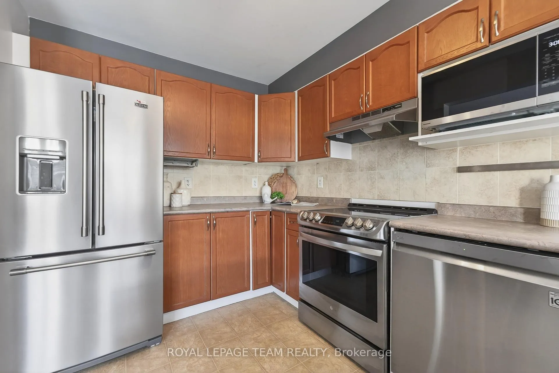 Photo 23 of 242 Opus Street, Ottawa, Kanata - Emerald Meadows/Trailwest — HOMEH