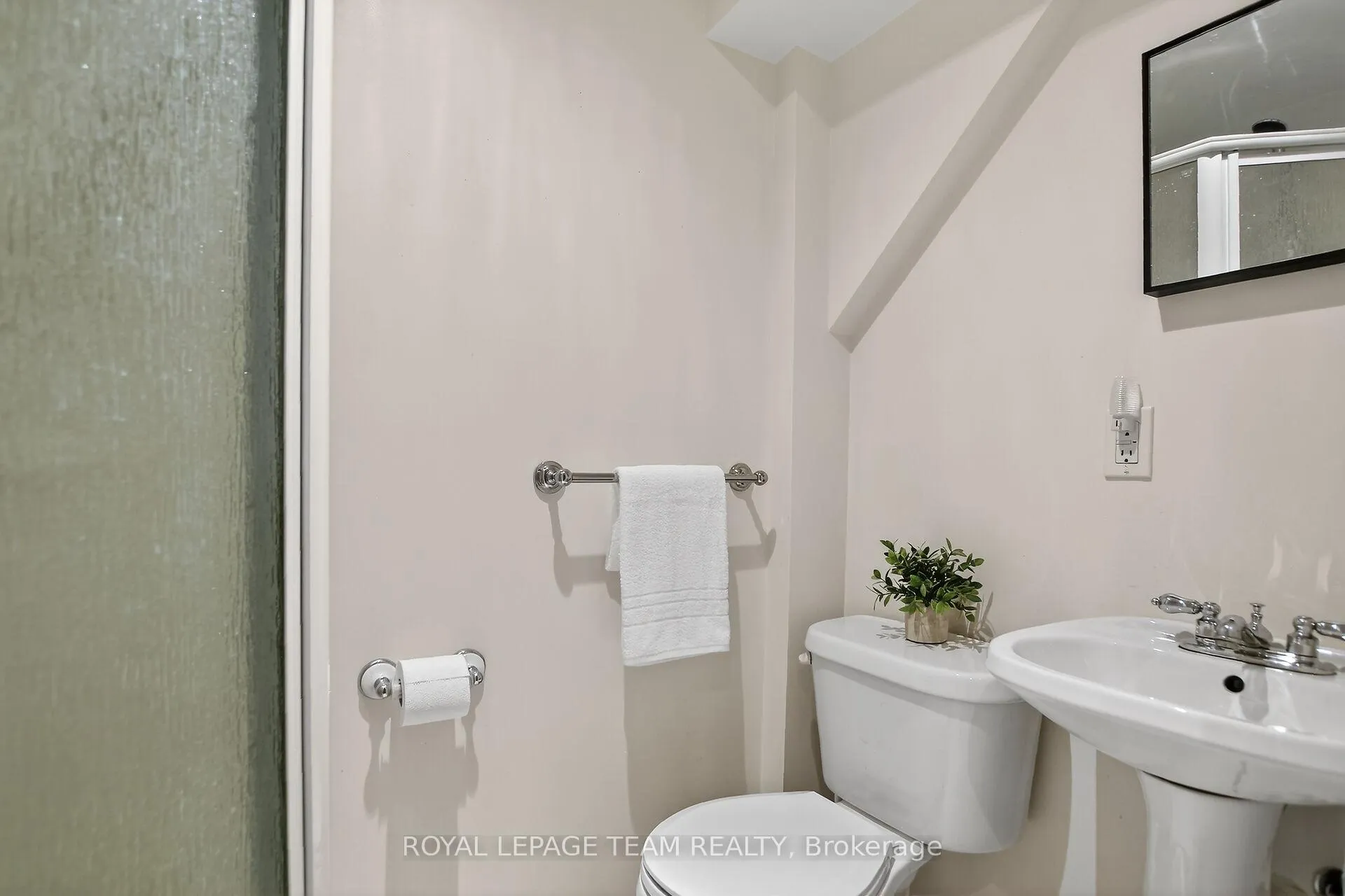 Photo 38 of 22 Renshaw Avenue, Ottawa, Stittsville (Central) — HOMEH