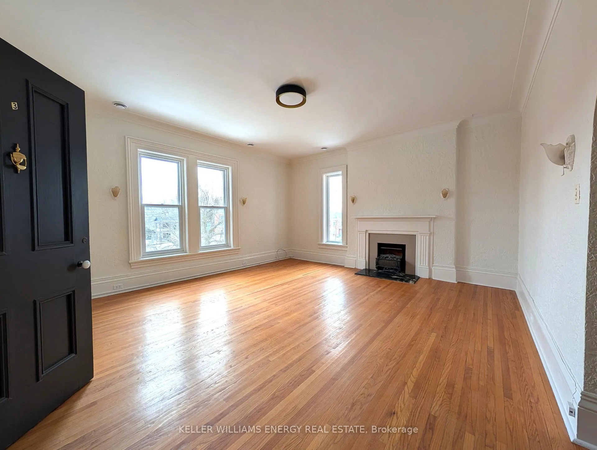 Photo 4 of Unit Unit 3, 35 King Street, Prince Edward County, Picton Ward — HOMEH