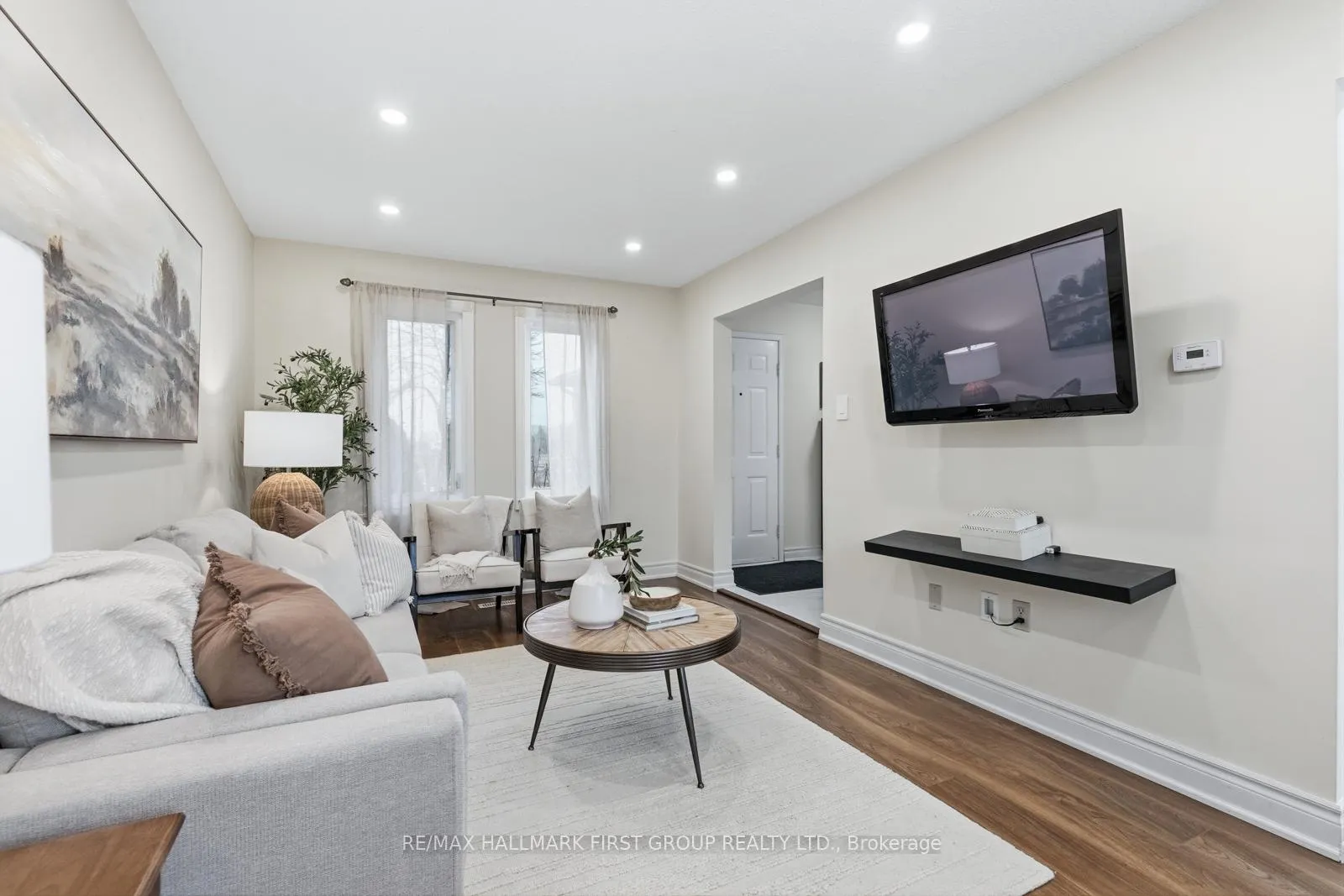 Photo 3 of 164 Wright Crescent, Ajax, Central — HOMEH