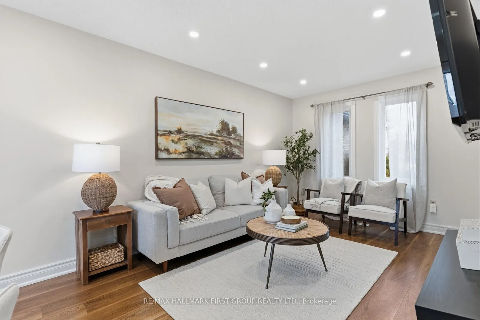 Photo 4 of 164 Wright Crescent, Ajax, Central — HOMEH