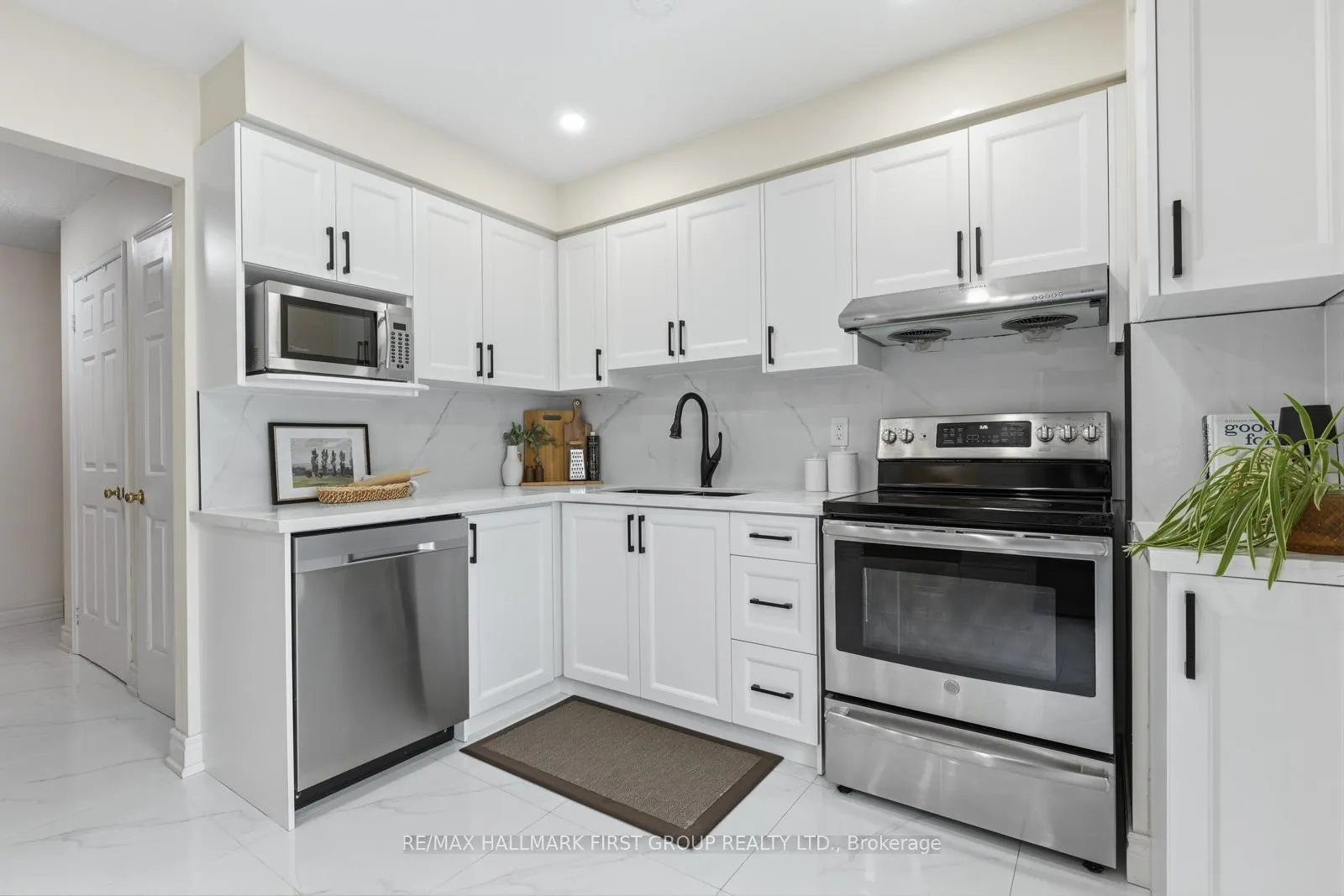 Photo 8 of 164 Wright Crescent, Ajax, Central — HOMEH