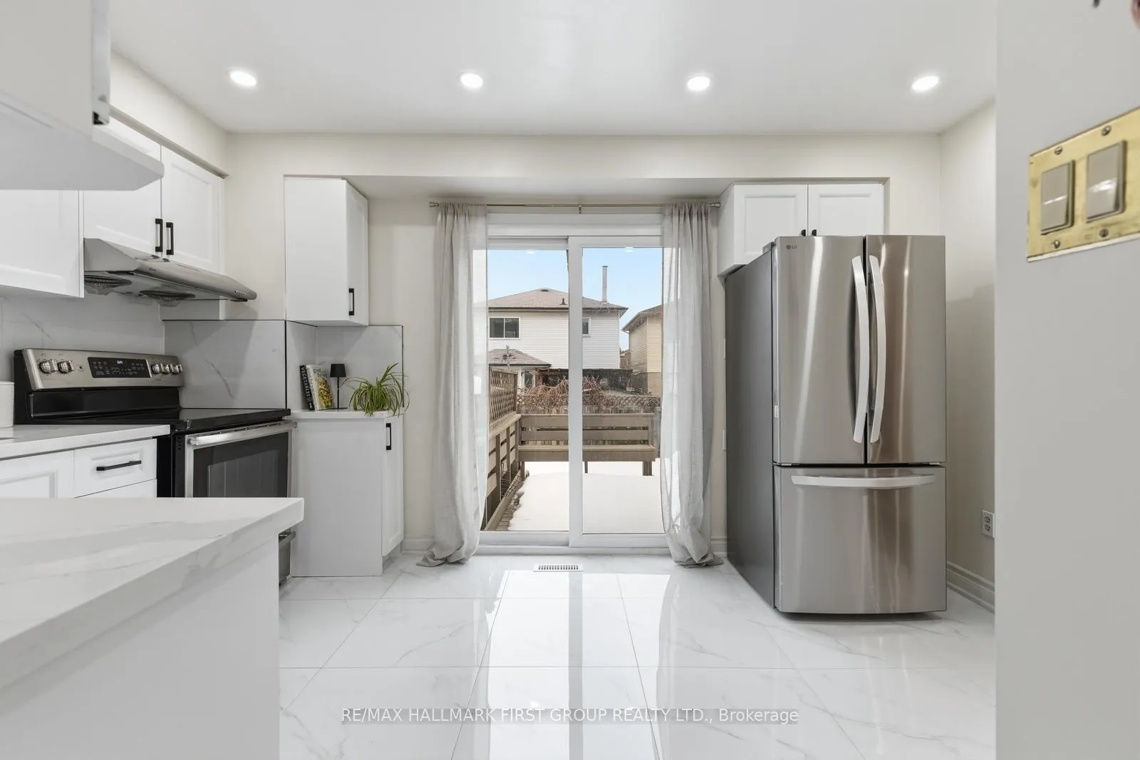 Photo 9 of 164 Wright Crescent, Ajax, Central — HOMEH