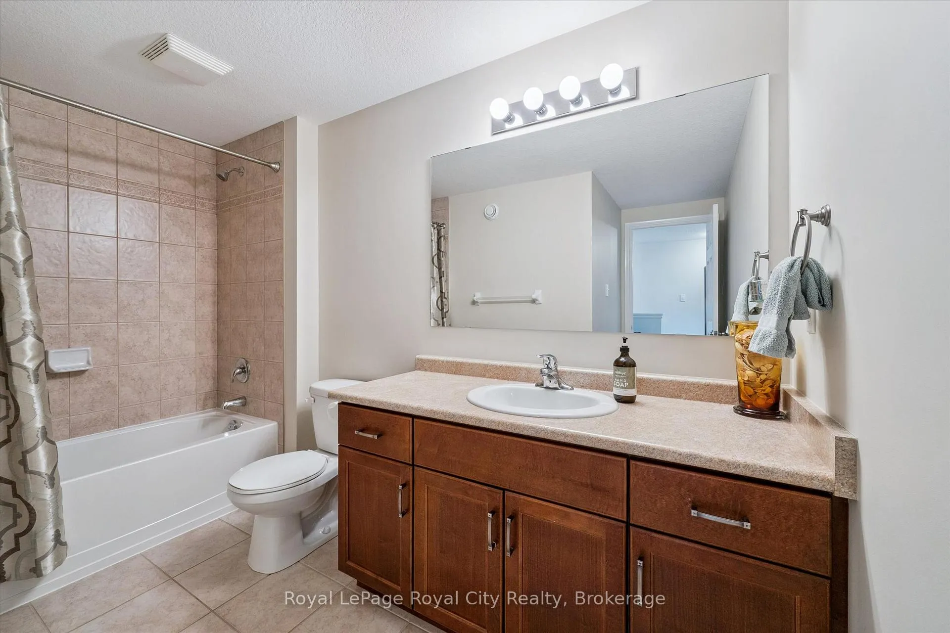 Photo 30 of 108 Mussen Street, Guelph, Victoria North — HOMEH