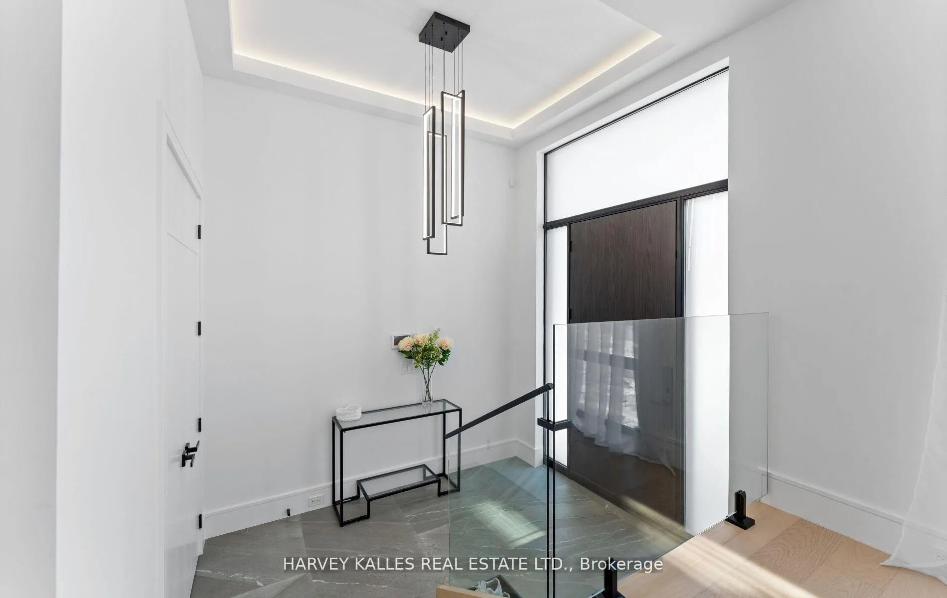 Photo 2 of 656 Oriole Parkway, Toronto, Yonge-Eglinton — HOMEH