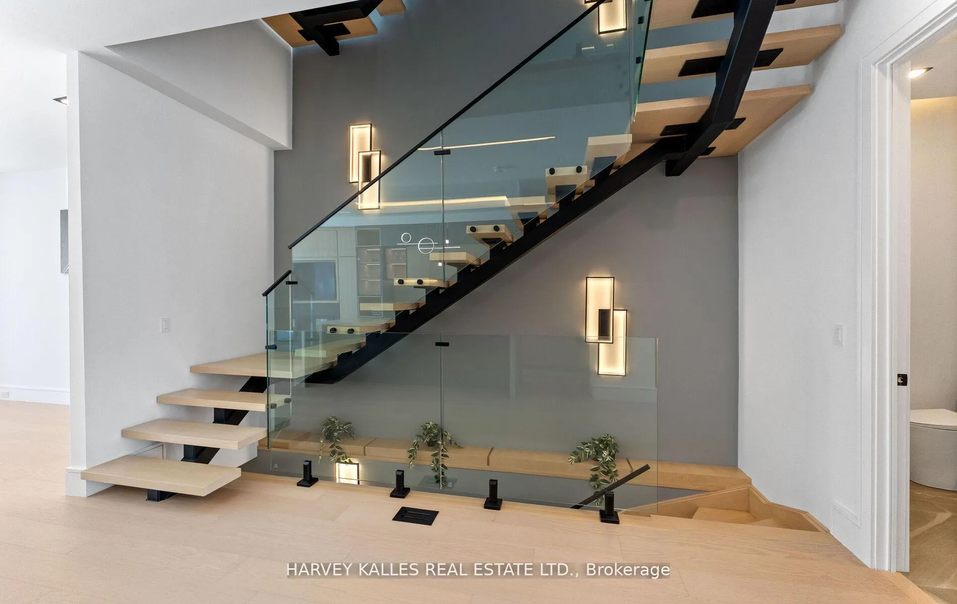 Photo 6 of 656 Oriole Parkway, Toronto, Yonge-Eglinton — HOMEH