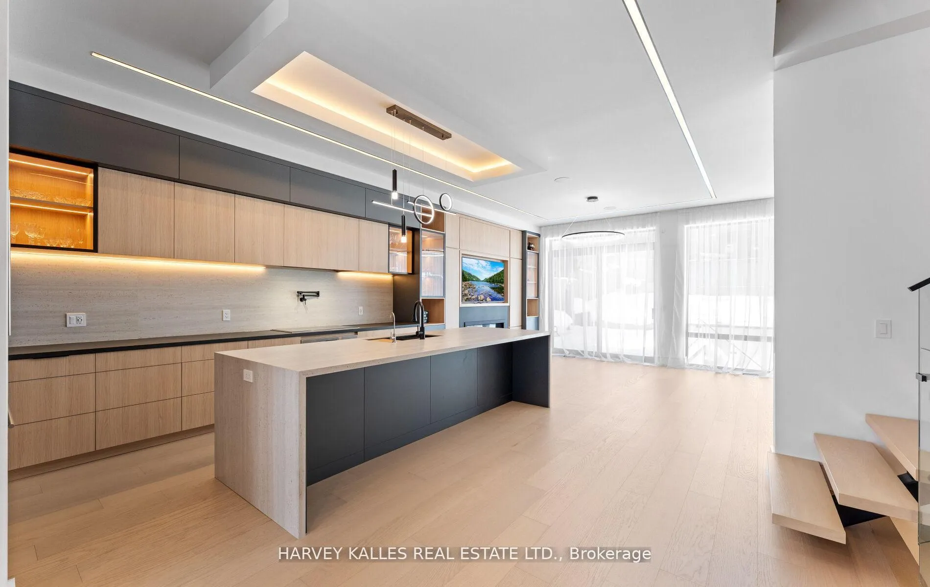 Photo 7 of 656 Oriole Parkway, Toronto, Yonge-Eglinton — HOMEH