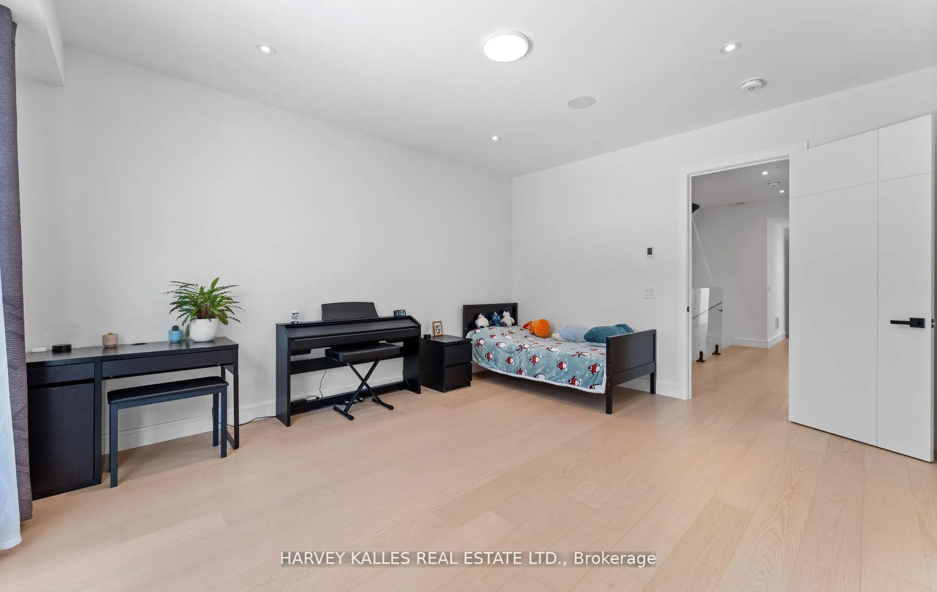 Photo 18 of 656 Oriole Parkway, Toronto, Yonge-Eglinton — HOMEH