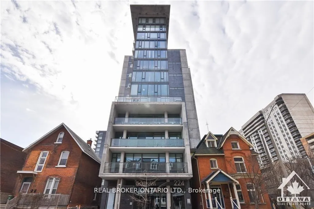 Front of Unit 815, 224 Lyon Street N