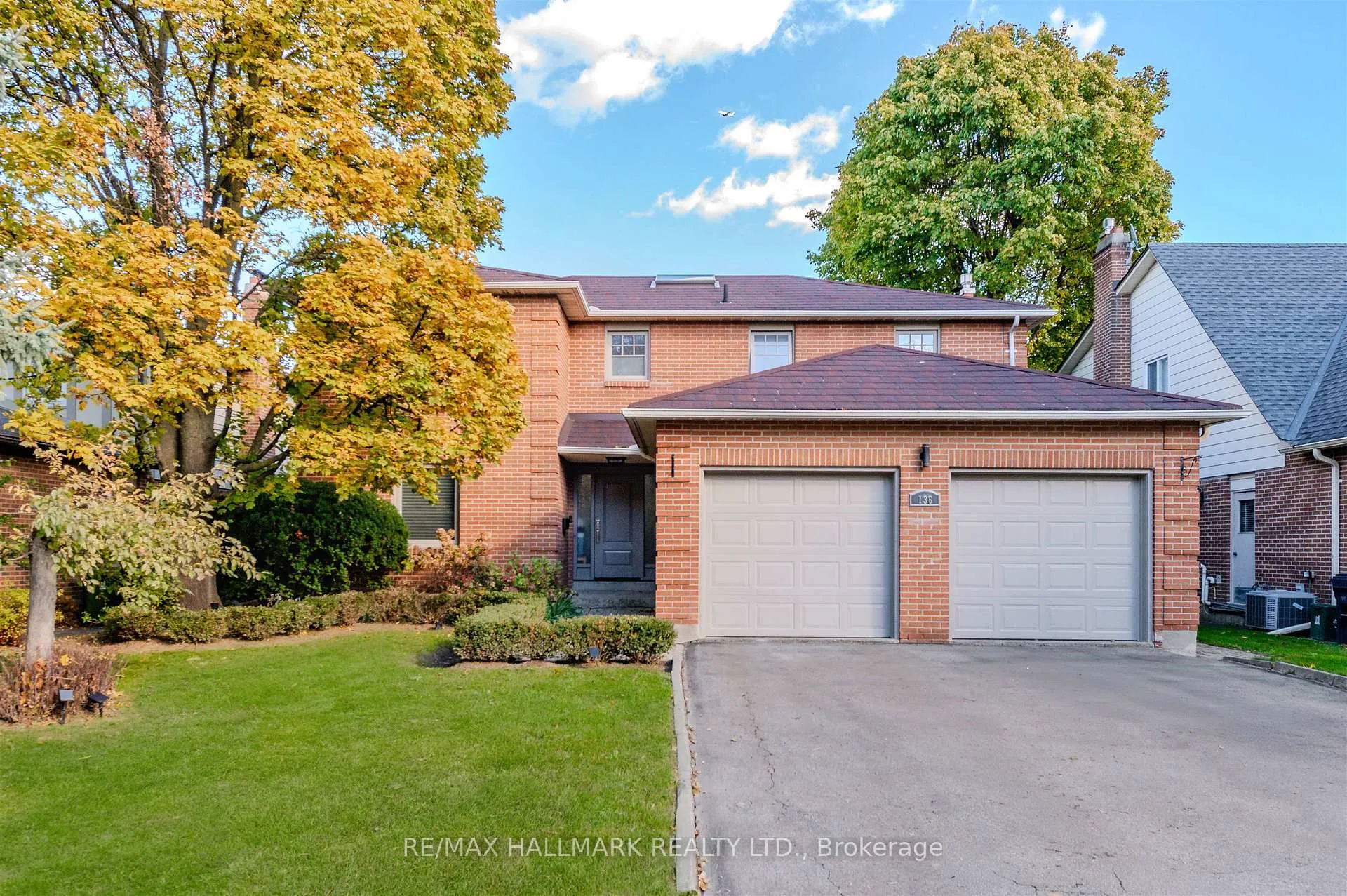 Photo 2 of 136 Mossgrove Trail, North York, St. Andrew-Windfields — HOMEH