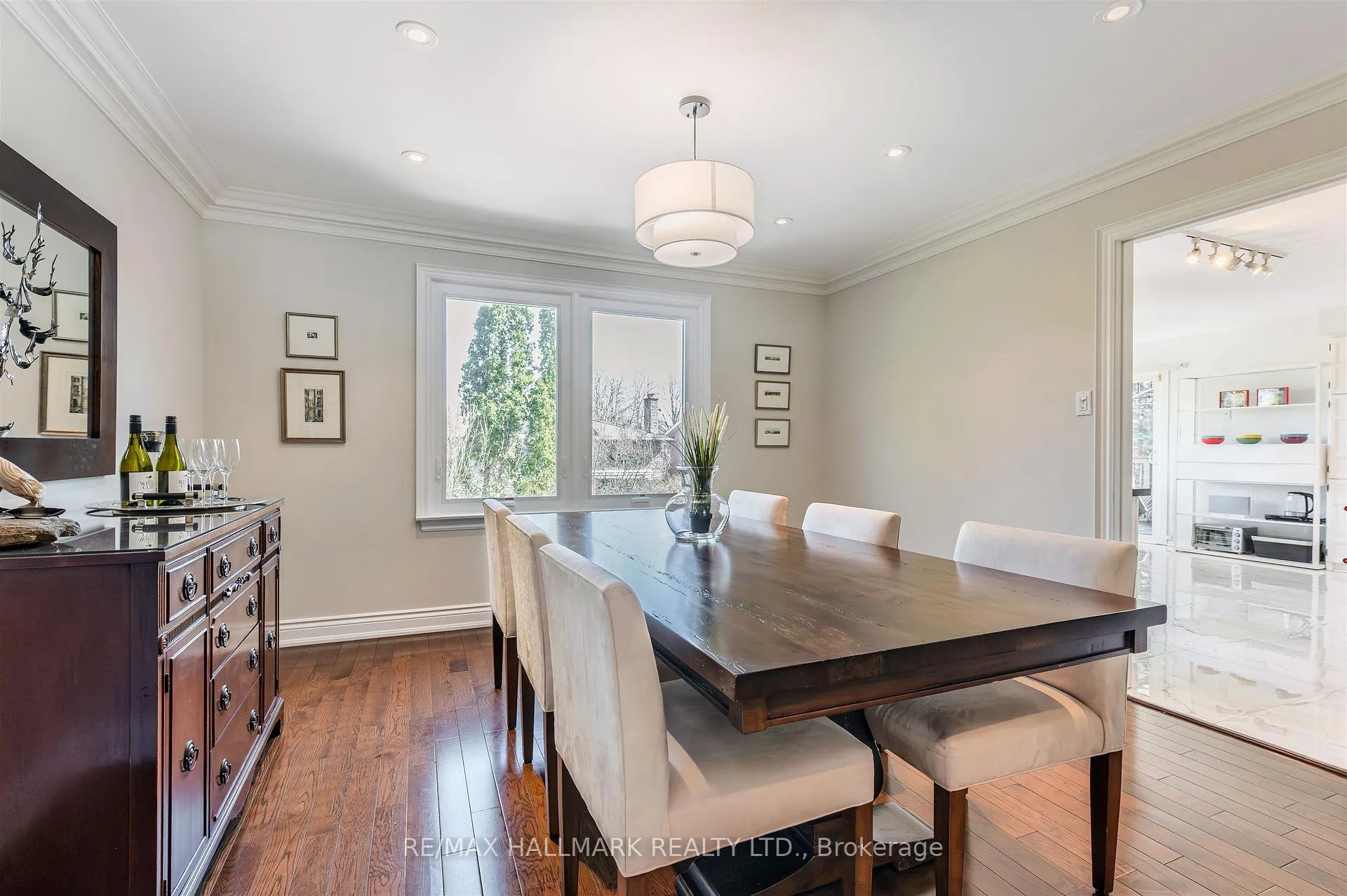 Photo 9 of 136 Mossgrove Trail, North York, St. Andrew-Windfields — HOMEH