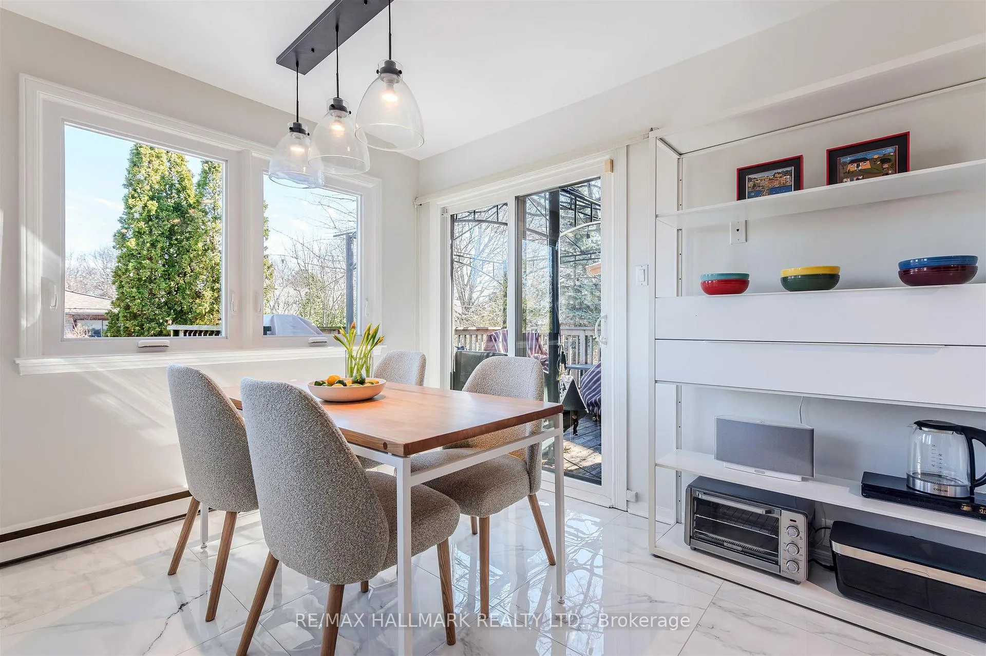 Photo 14 of 136 Mossgrove Trail, North York, St. Andrew-Windfields — HOMEH