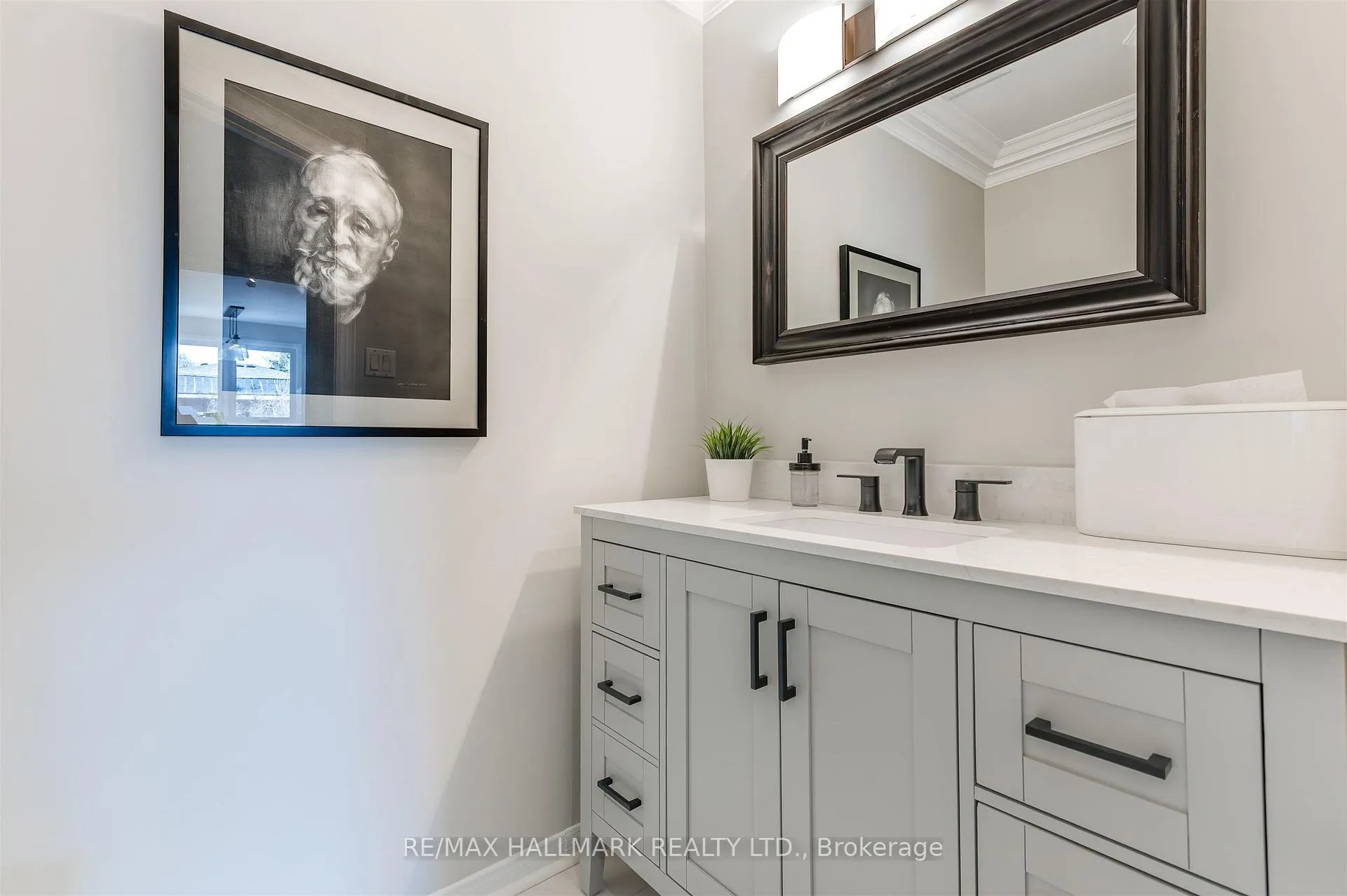 Photo 15 of 136 Mossgrove Trail, North York, St. Andrew-Windfields — HOMEH
