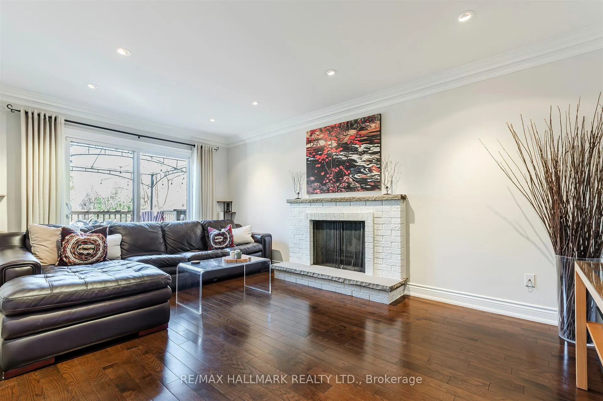 Photo 16 of 136 Mossgrove Trail, North York, St. Andrew-Windfields — HOMEH
