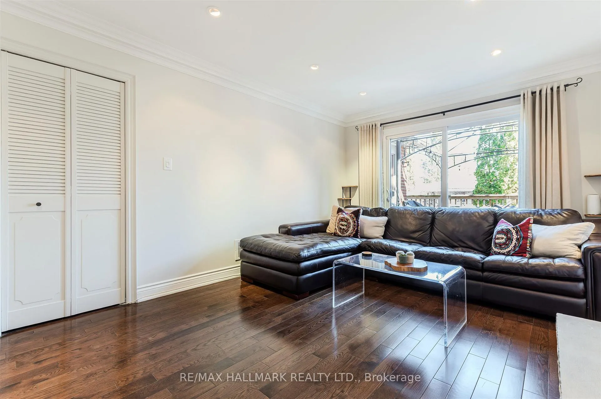 Photo 17 of 136 Mossgrove Trail, North York, St. Andrew-Windfields — HOMEH