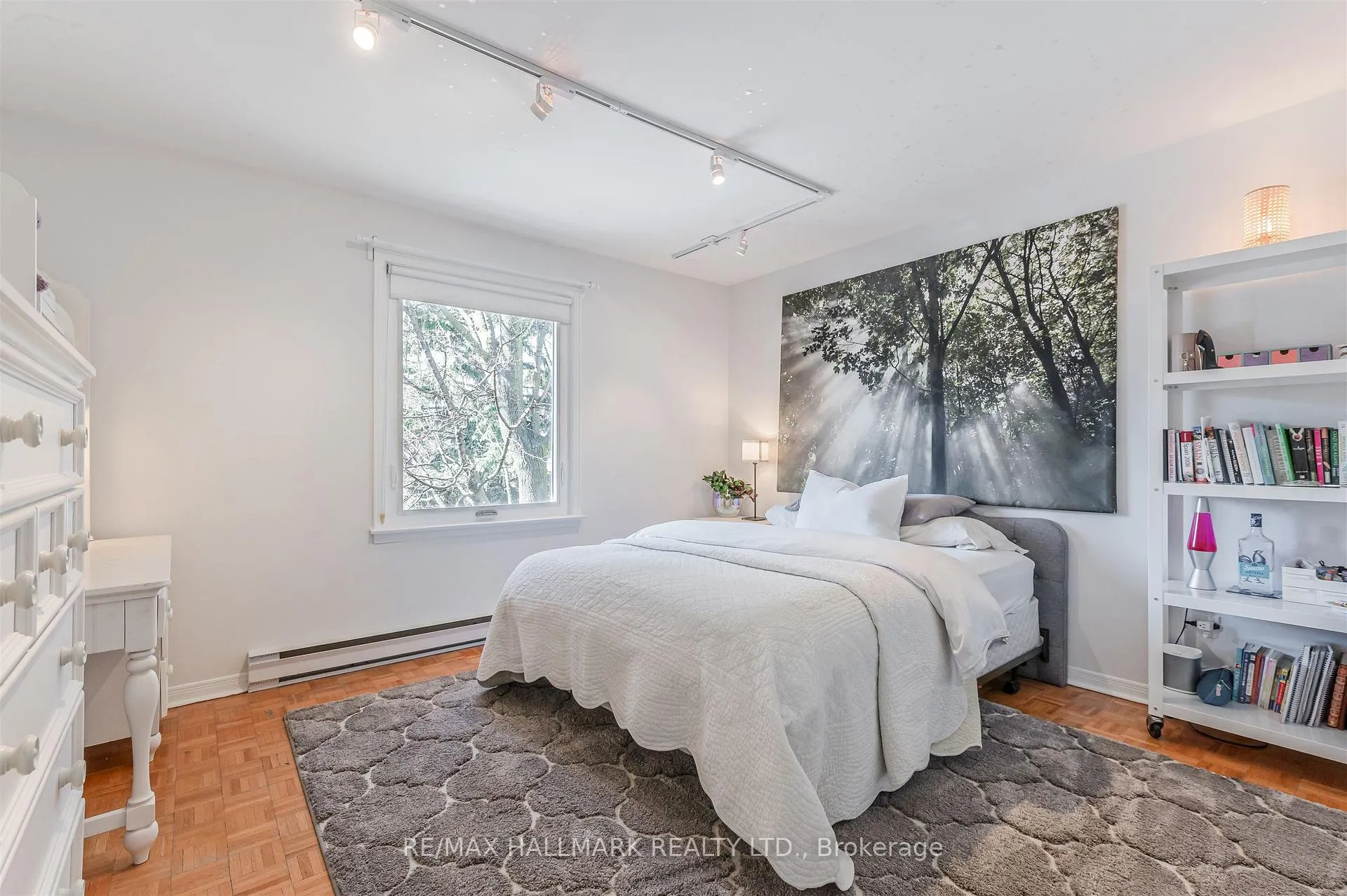 Photo 24 of 136 Mossgrove Trail, North York, St. Andrew-Windfields — HOMEH