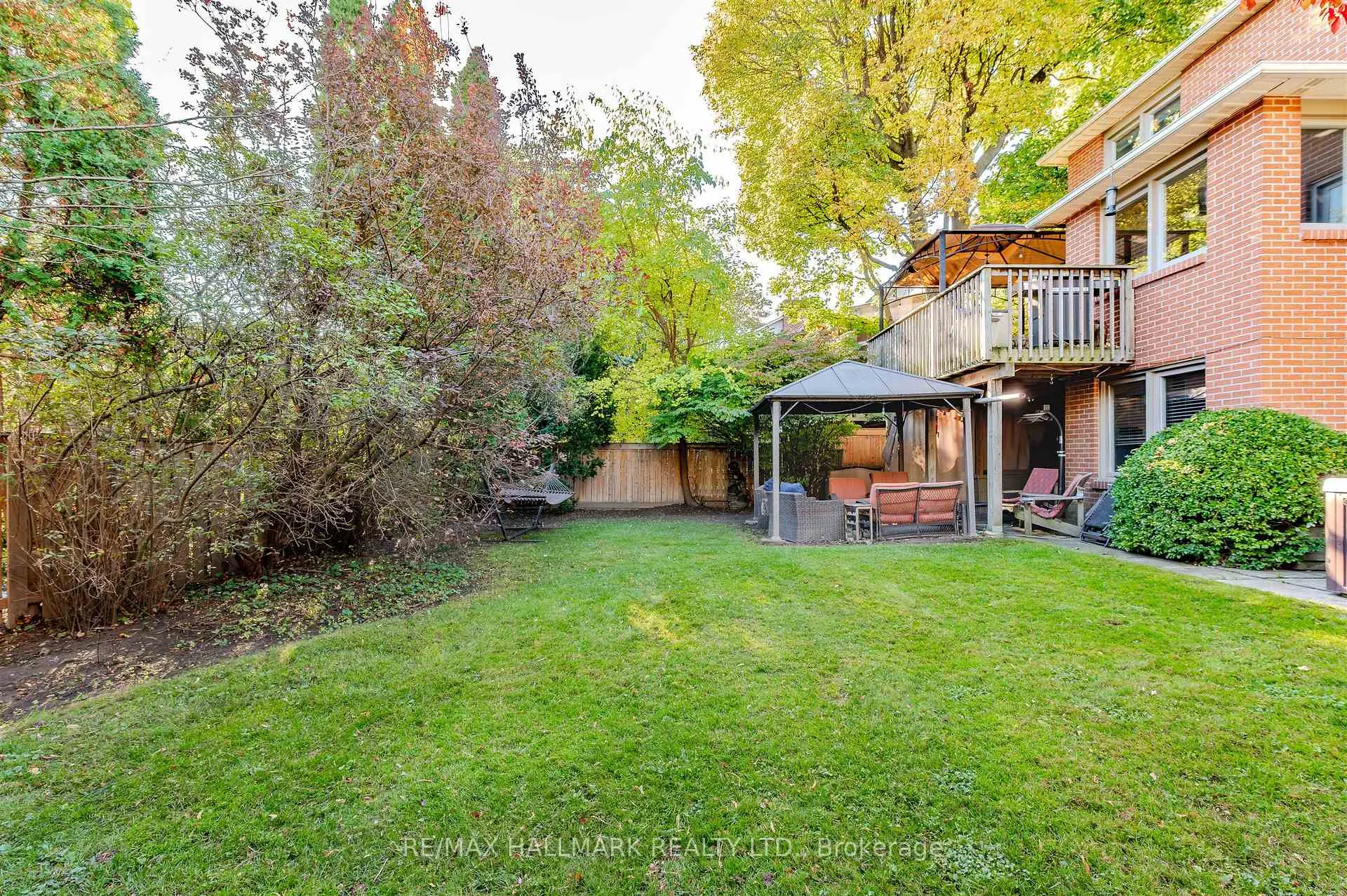 Photo 42 of 136 Mossgrove Trail, North York, St. Andrew-Windfields — HOMEH