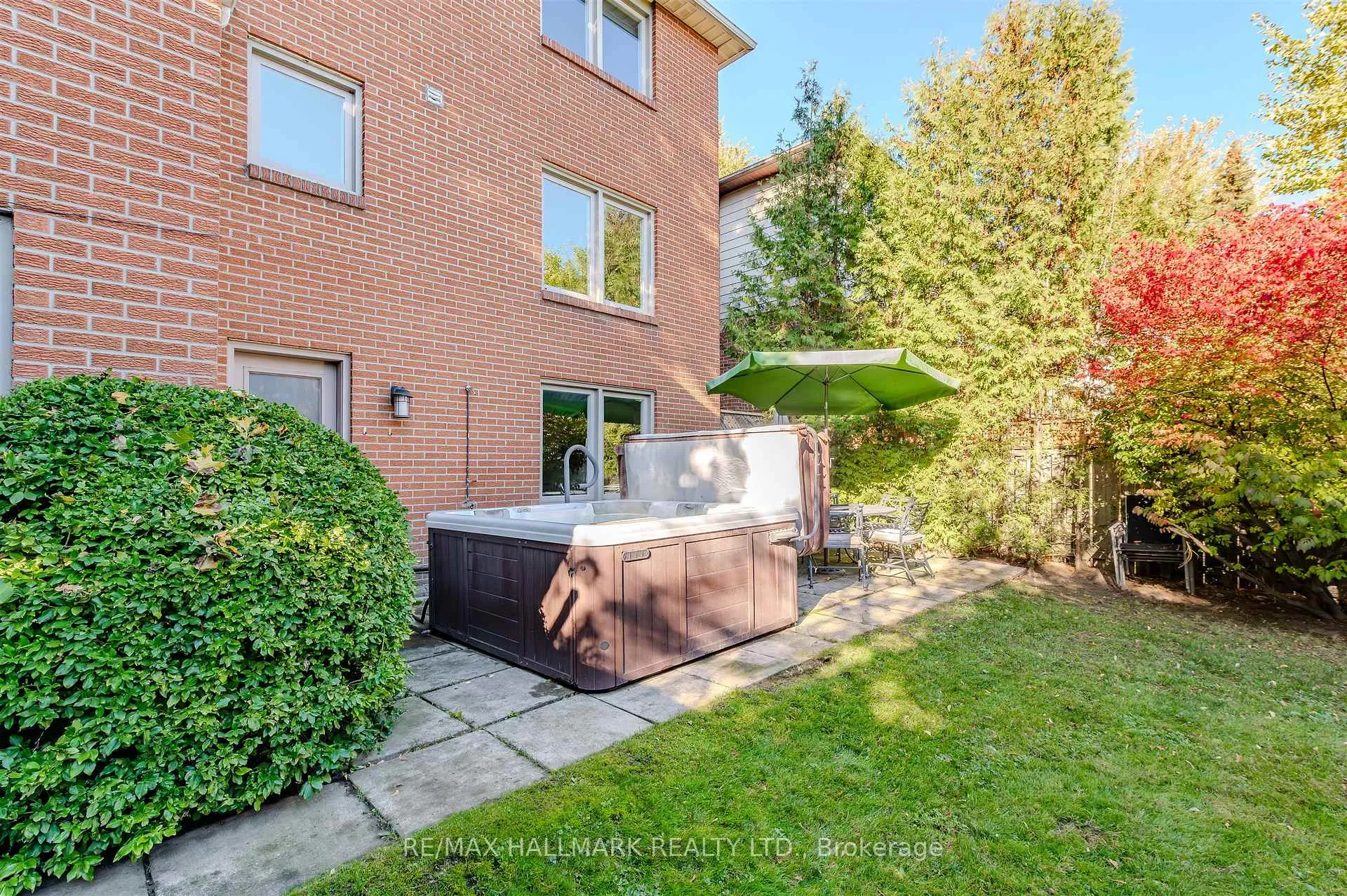 Photo 44 of 136 Mossgrove Trail, North York, St. Andrew-Windfields — HOMEH