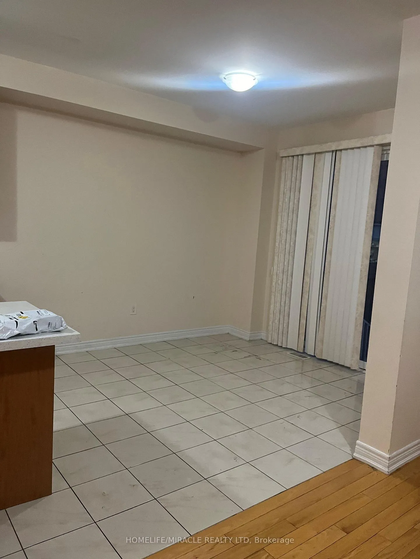 Photo 5 of Unit Upper, 37 Vezna Crescent, Brampton, Credit Valley — HOMEH