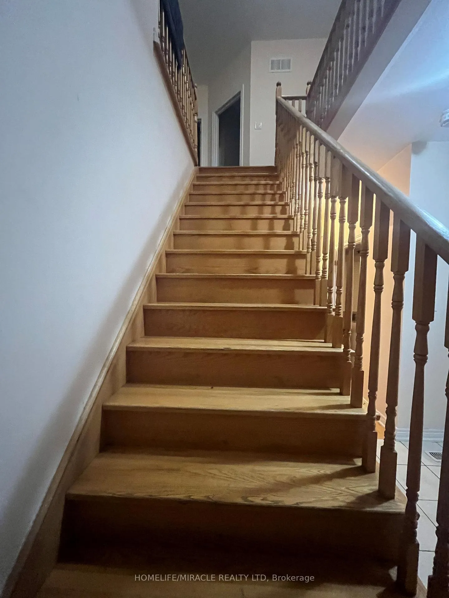 Photo 8 of Unit Upper, 37 Vezna Crescent, Brampton, Credit Valley — HOMEH