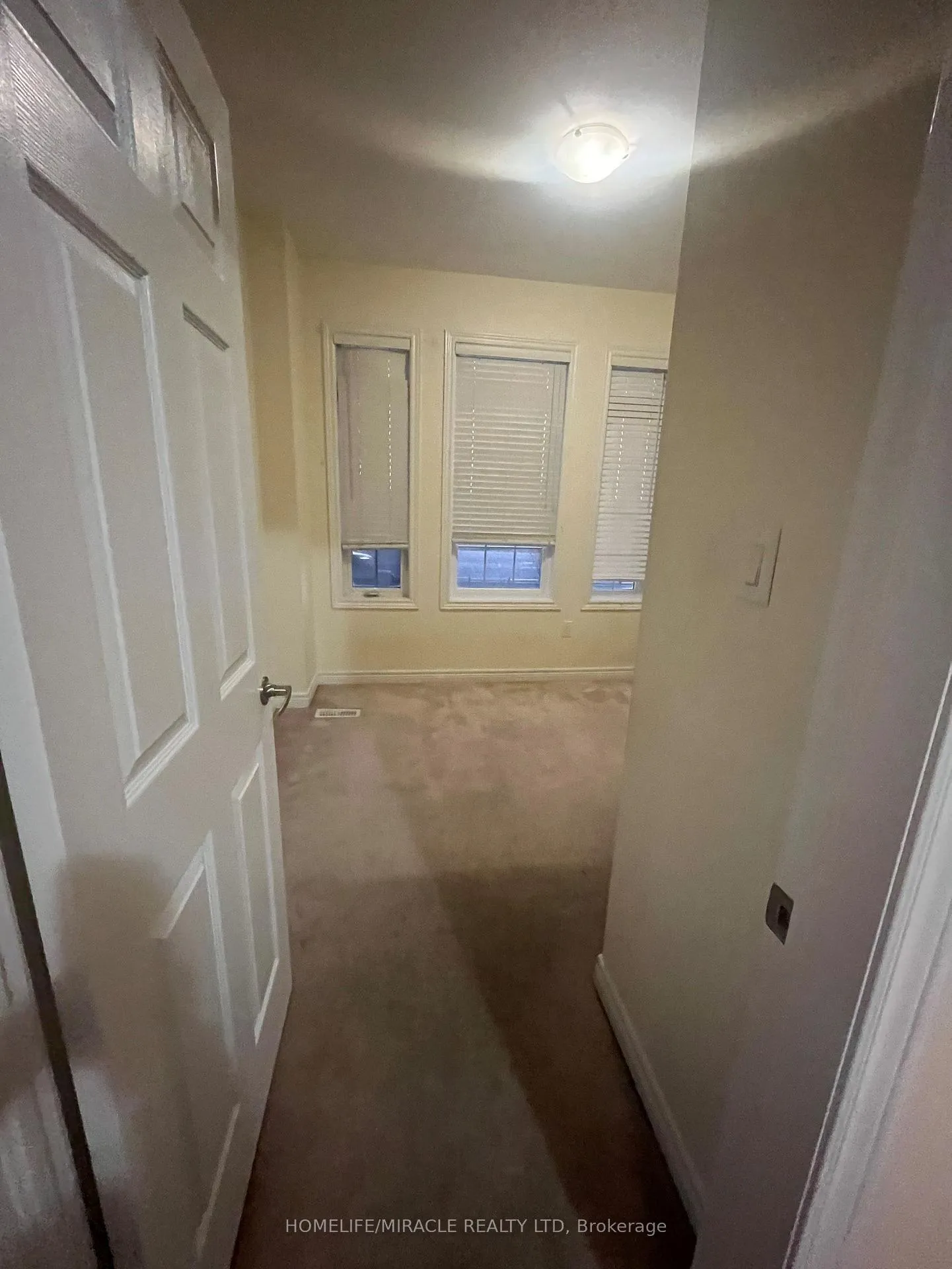 Photo 10 of Unit Upper, 37 Vezna Crescent, Brampton, Credit Valley — HOMEH