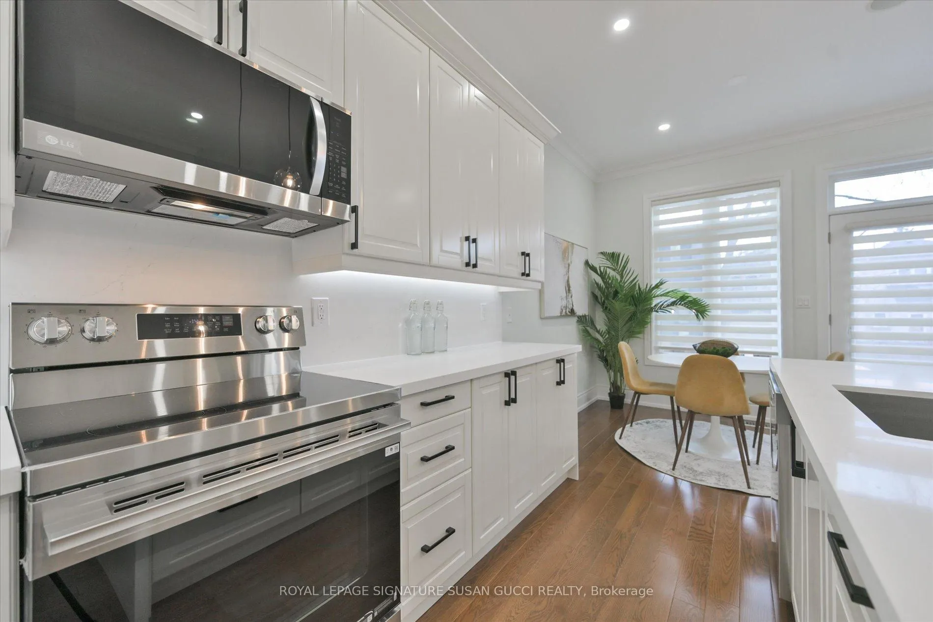 Photo 9 of 20 Cambrai Avenue, Toronto, Woodbine-Lumsden — HOMEH
