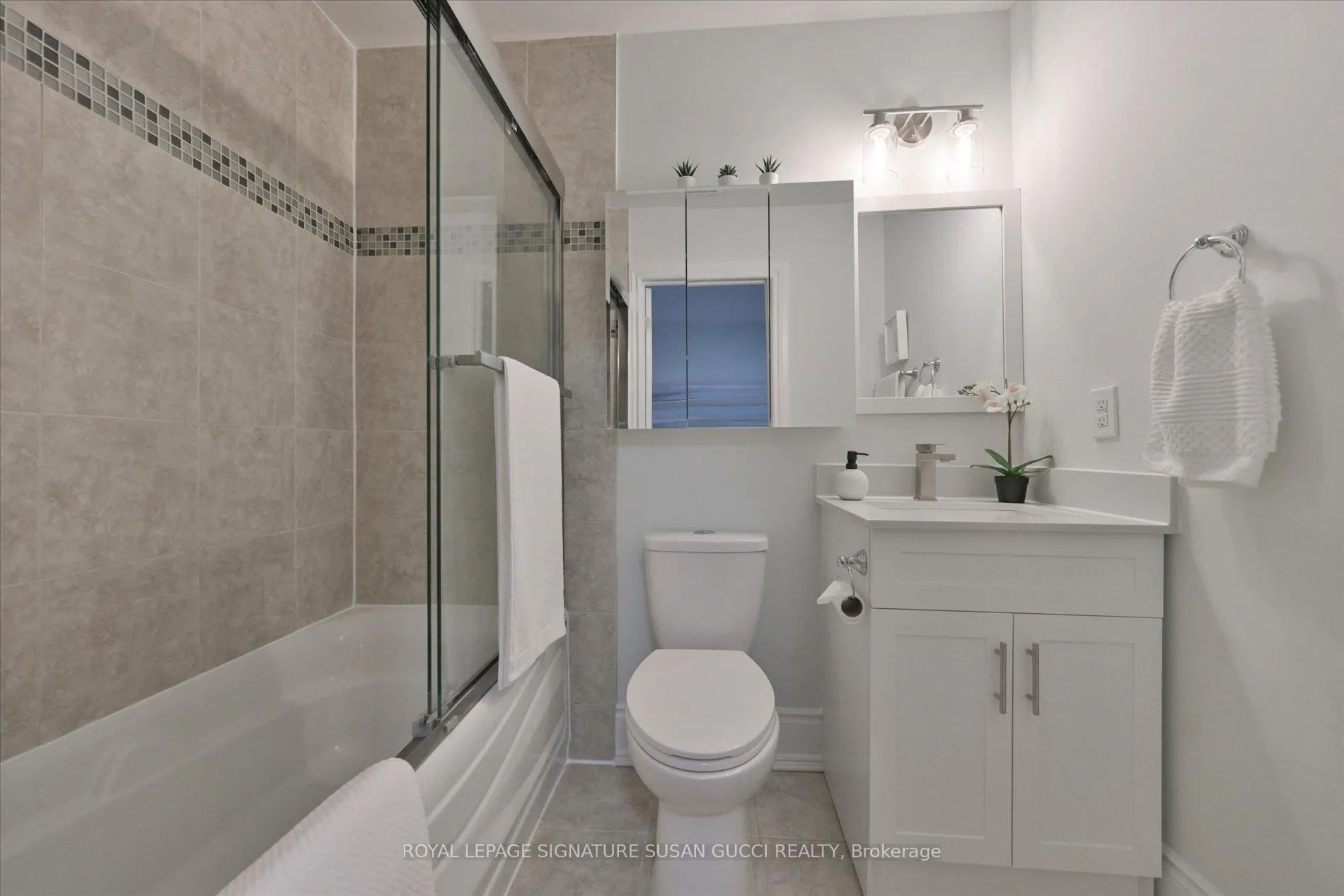 Photo 34 of 20 Cambrai Avenue, Toronto, Woodbine-Lumsden — HOMEH