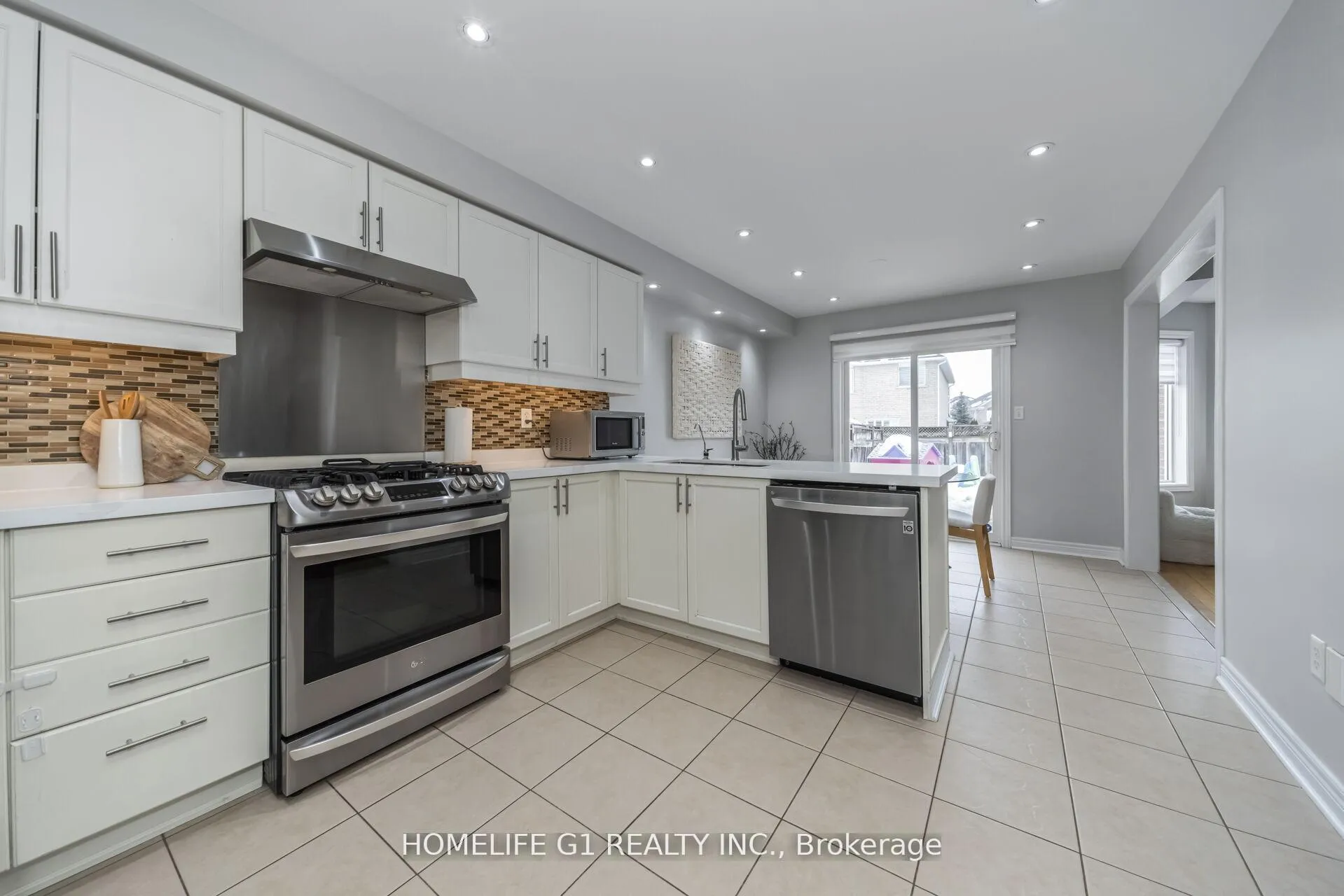 Photo 9 of 53 Humbershed Crescent, Caledon, Bolton West — HOMEH