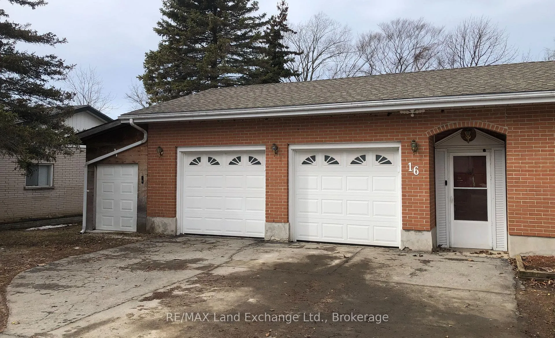 Photo 2 of 16 Penetangore Row S, Huron-Kinloss — HOMEH