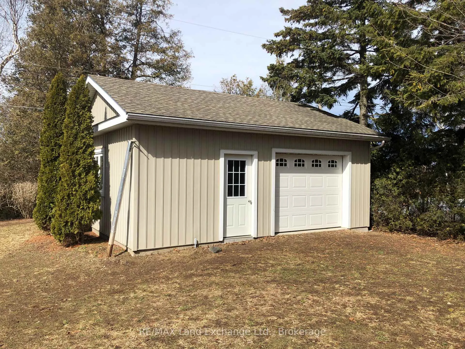 Photo 3 of 16 Penetangore Row S, Huron-Kinloss — HOMEH