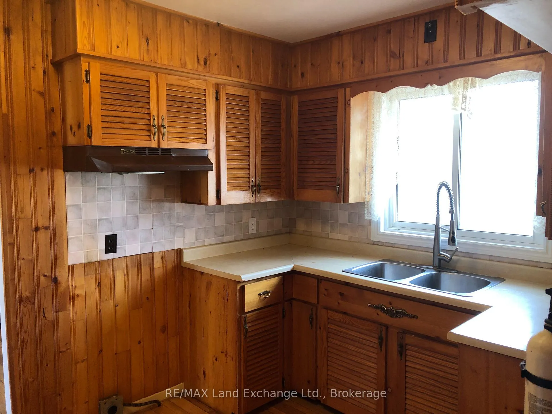 Photo 7 of 16 Penetangore Row S, Huron-Kinloss — HOMEH
