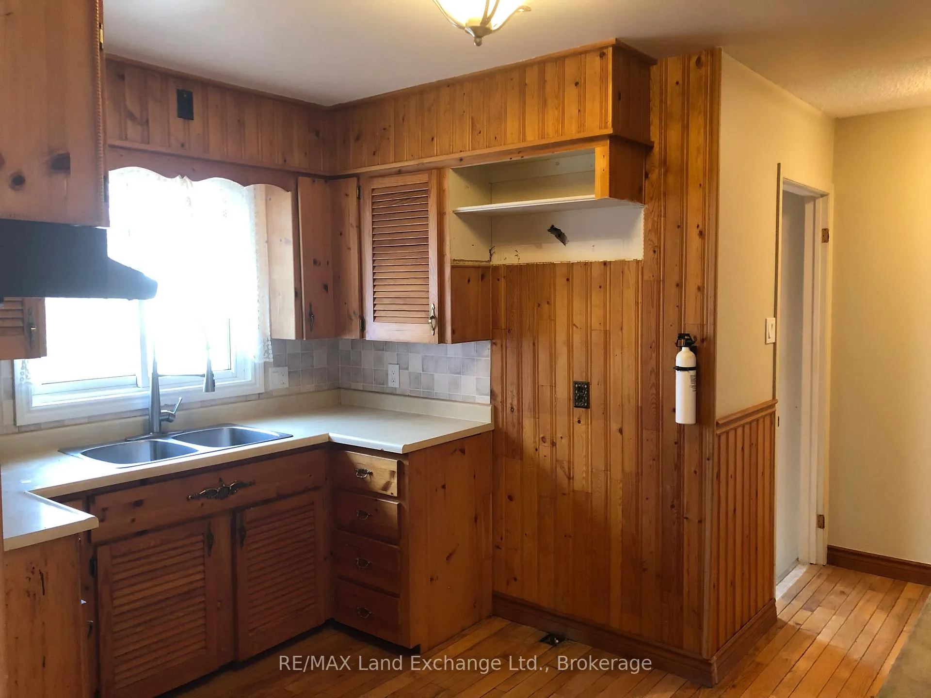 Photo 9 of 16 Penetangore Row S, Huron-Kinloss — HOMEH