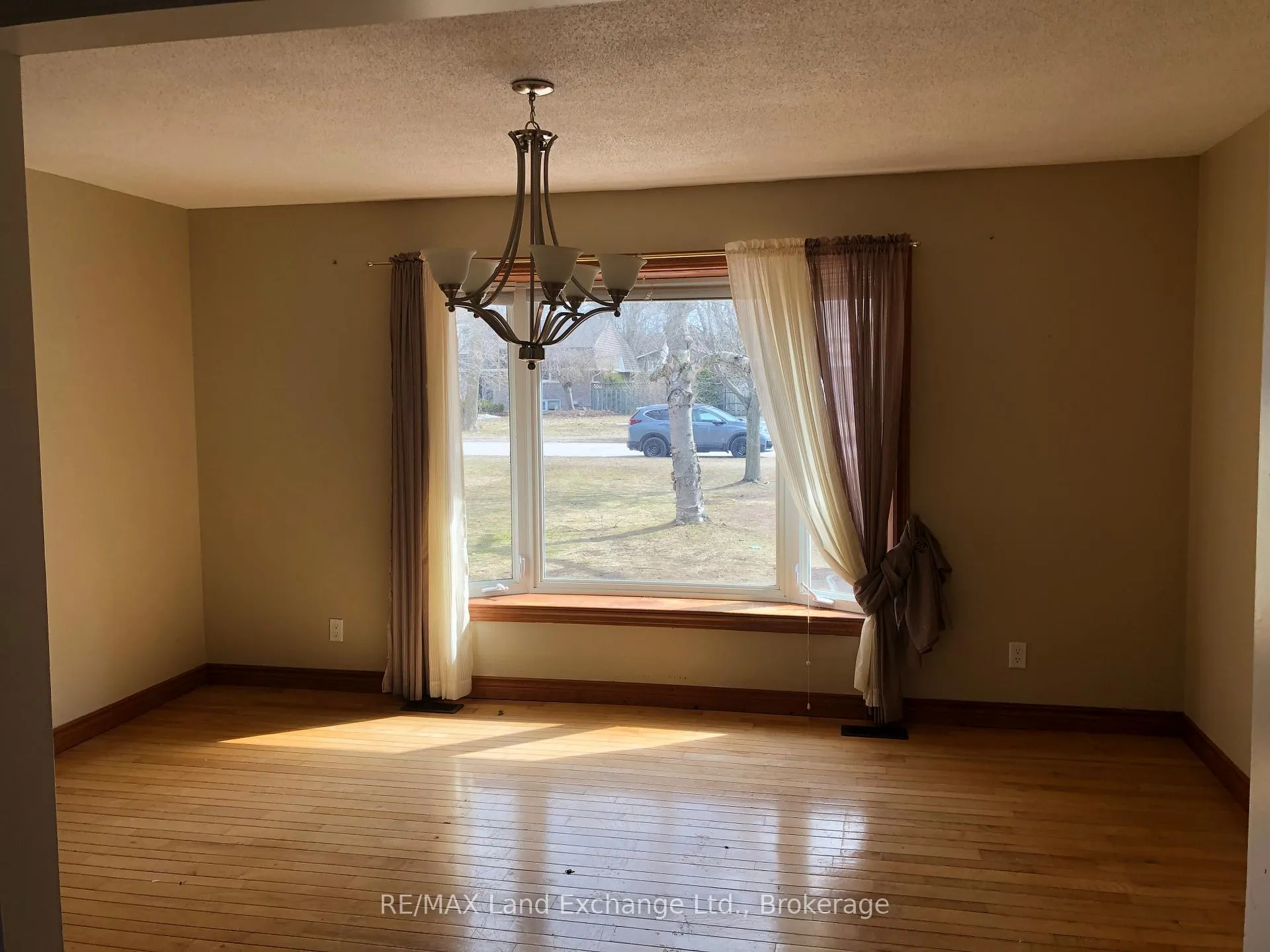 Photo 10 of 16 Penetangore Row S, Huron-Kinloss — HOMEH