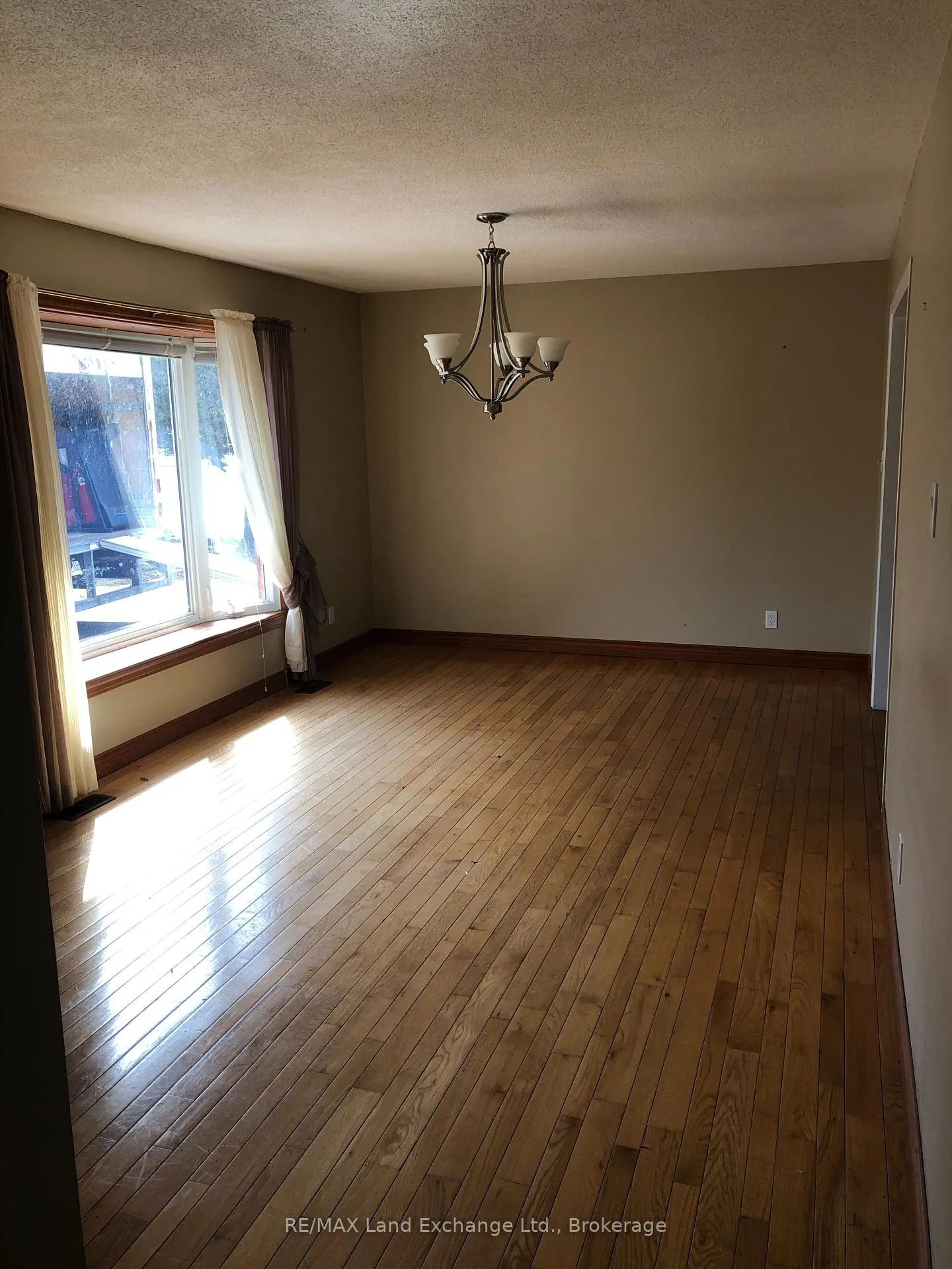 Photo 11 of 16 Penetangore Row S, Huron-Kinloss — HOMEH