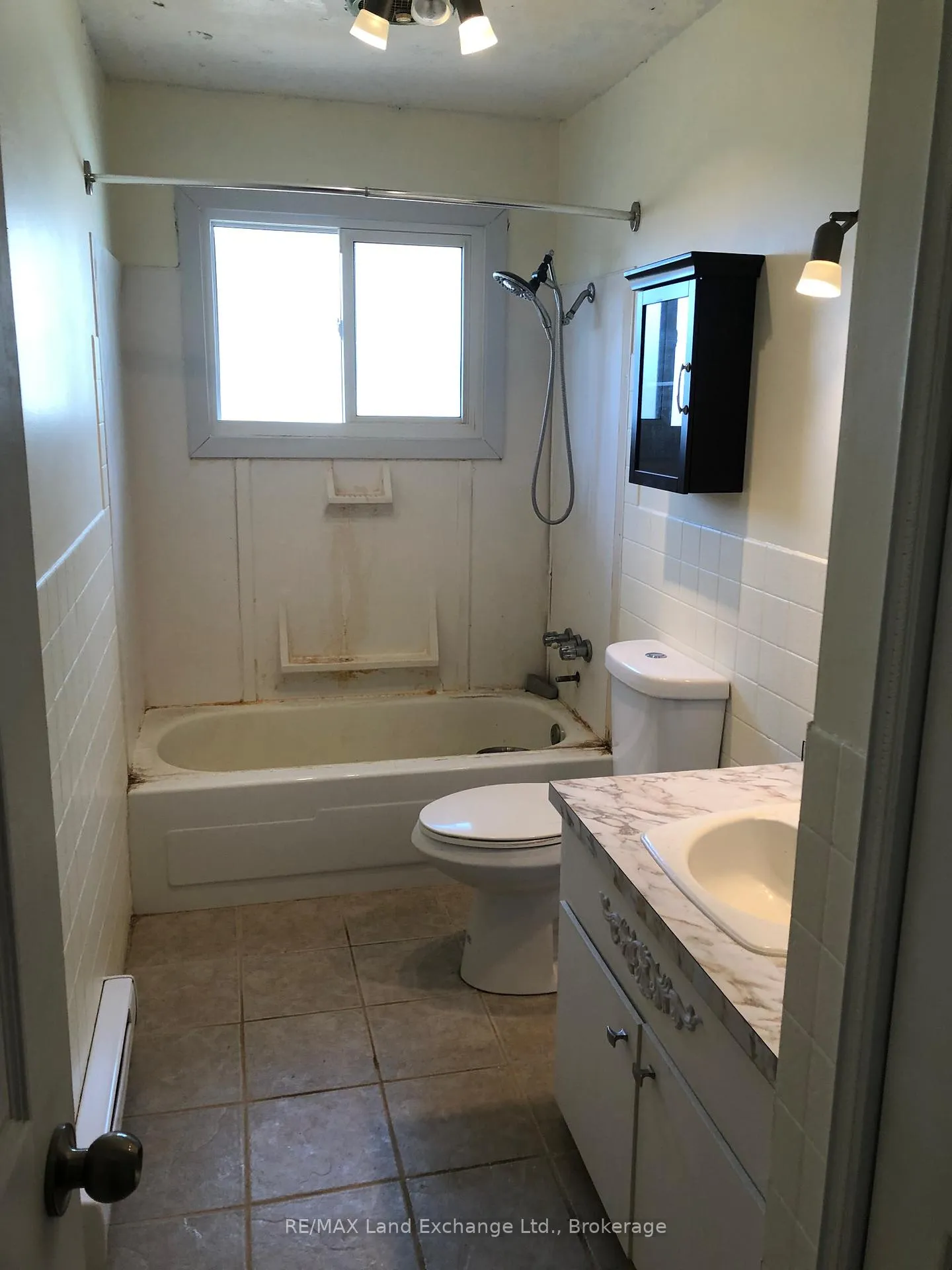 Photo 17 of 16 Penetangore Row S, Huron-Kinloss — HOMEH