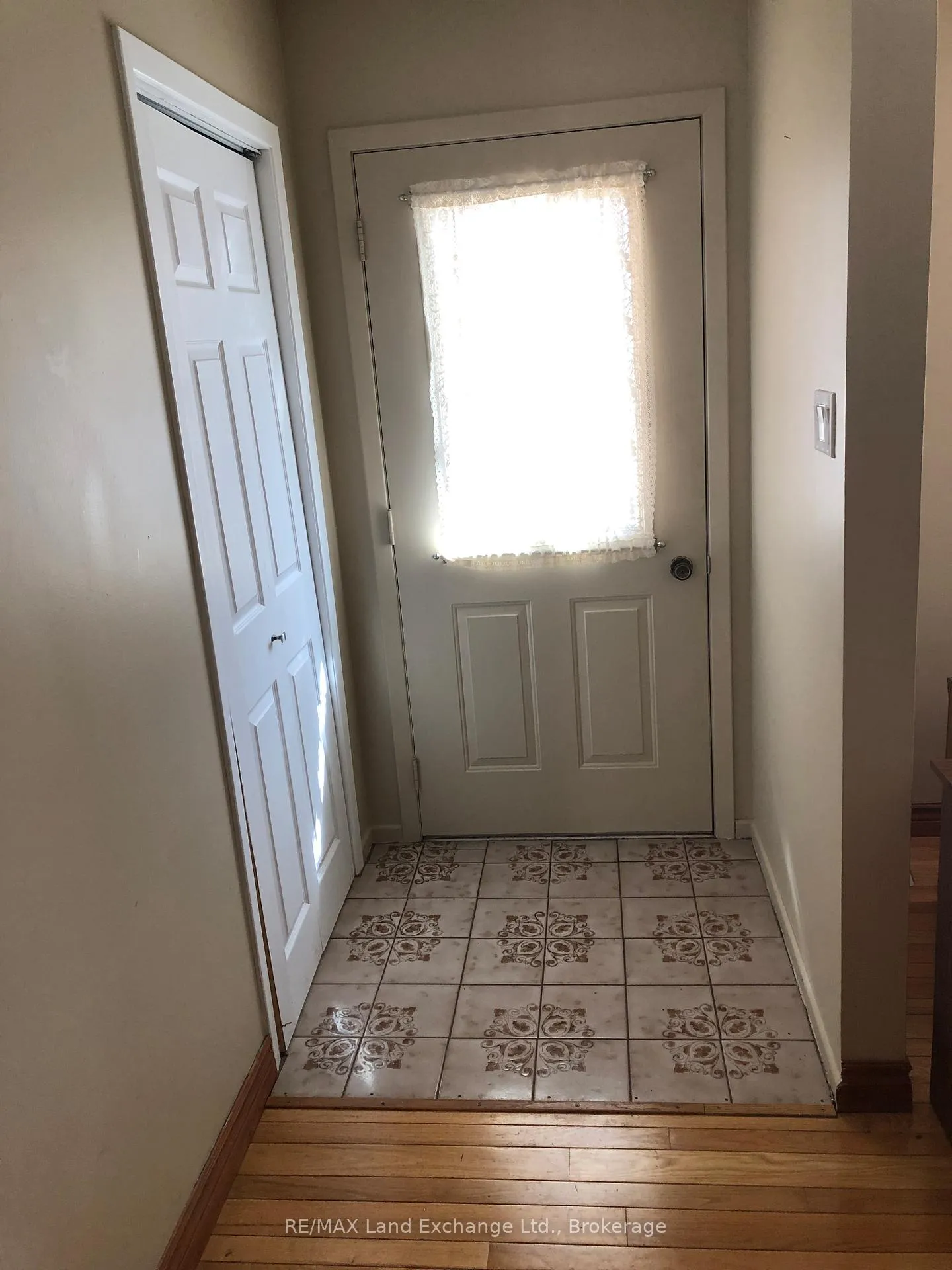Photo 18 of 16 Penetangore Row S, Huron-Kinloss — HOMEH