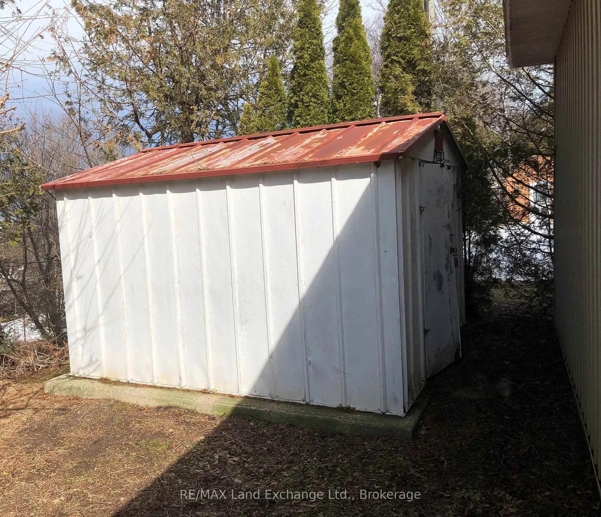 Photo 30 of 16 Penetangore Row S, Huron-Kinloss — HOMEH