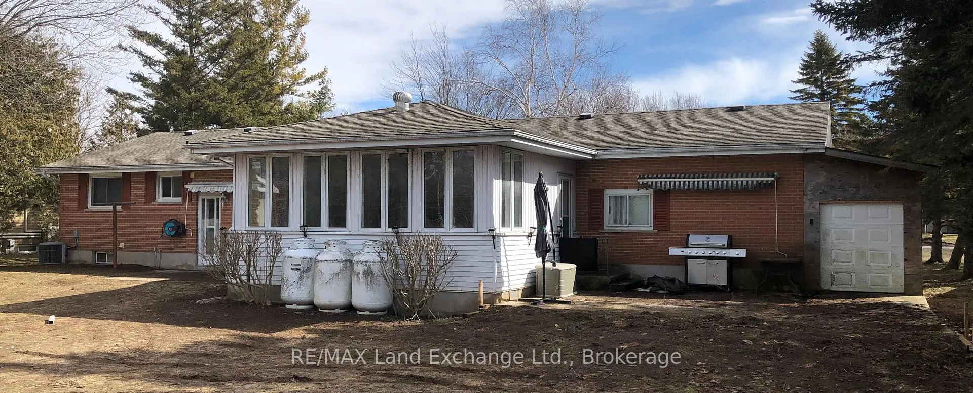 Photo 32 of 16 Penetangore Row S, Huron-Kinloss — HOMEH