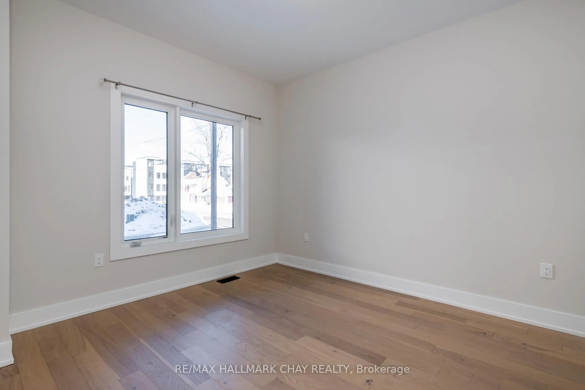 Photo 2 of 1 Ruby Crescent Road, Orillia — HOMEH