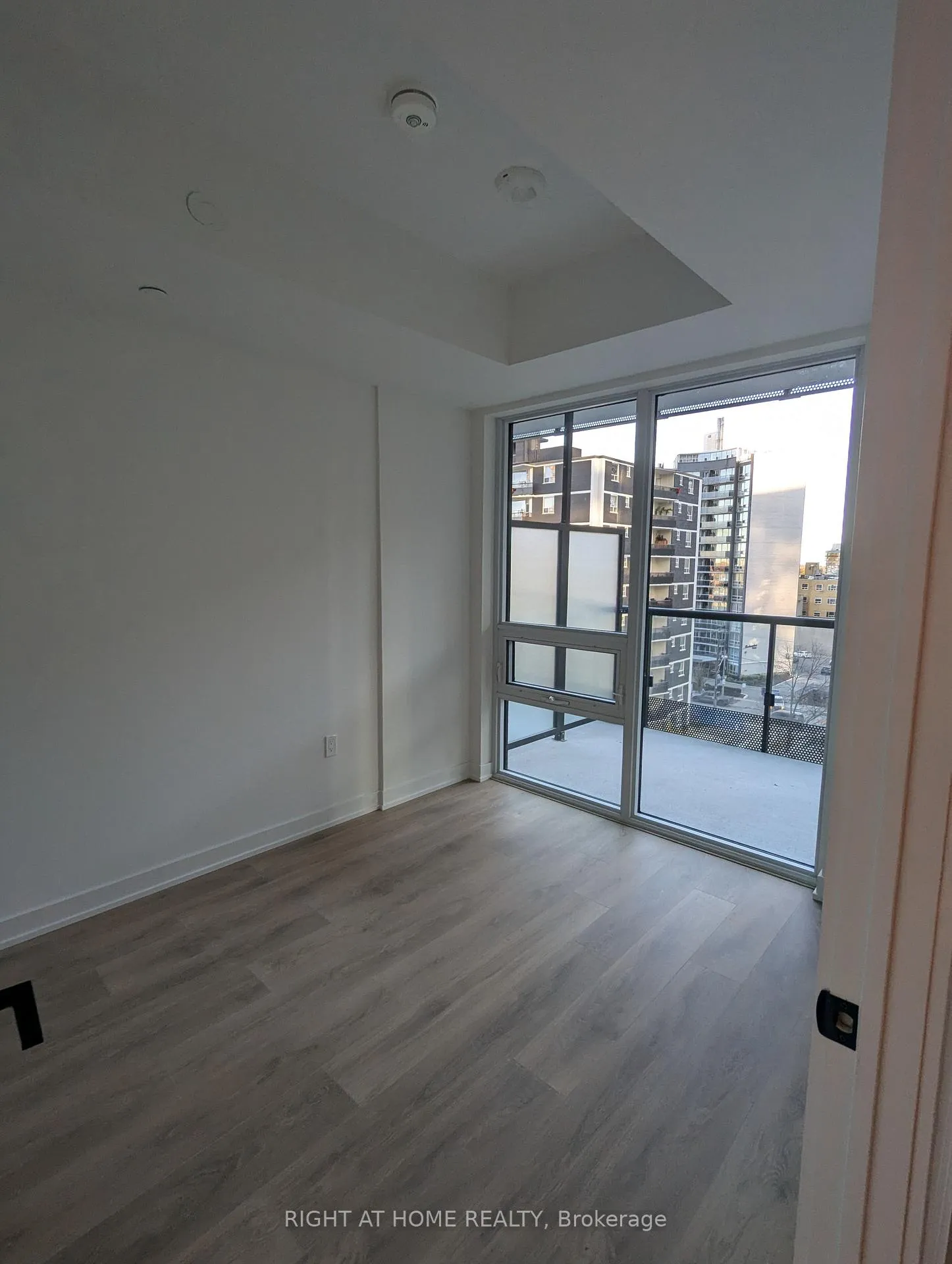 Photo 5 of Unit 714, 127 Broadway Avenue, Toronto, Mount Pleasant West — HOMEH