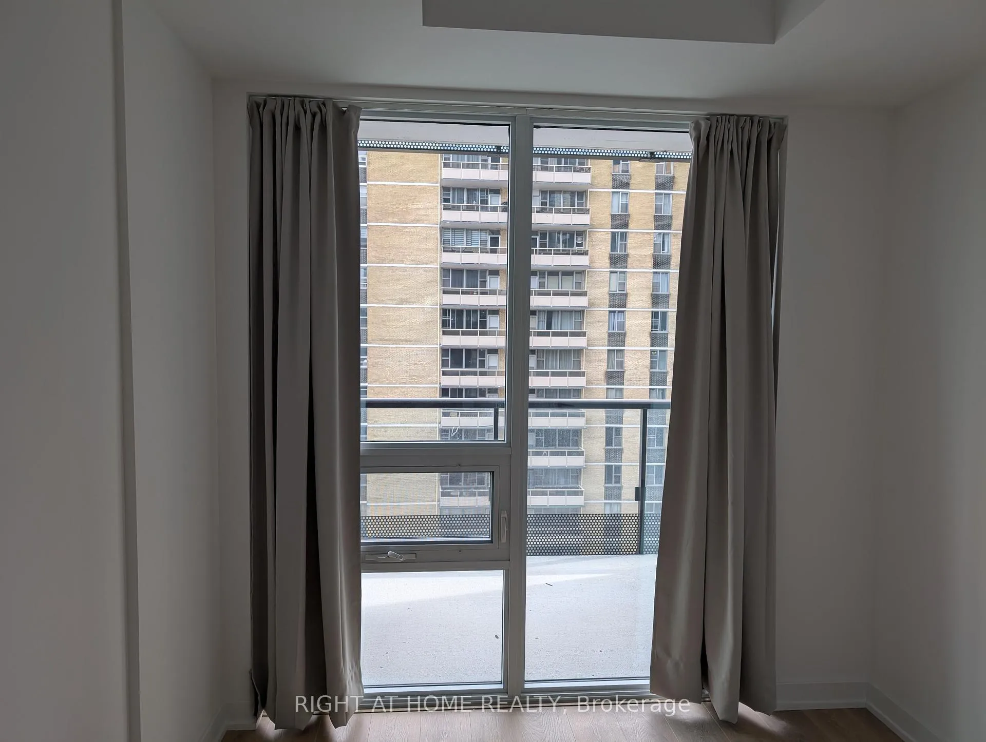 Photo 6 of Unit 714, 127 Broadway Avenue, Toronto, Mount Pleasant West — HOMEH