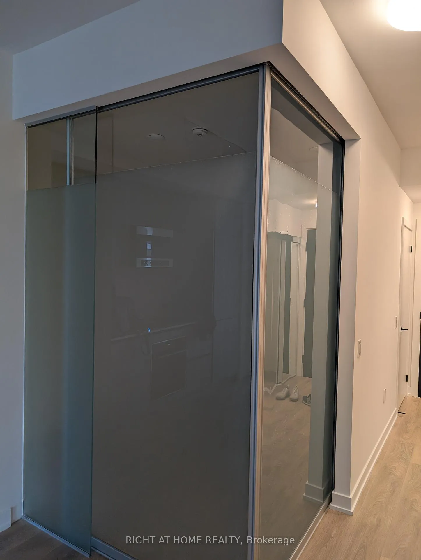Photo 9 of Unit 714, 127 Broadway Avenue, Toronto, Mount Pleasant West — HOMEH