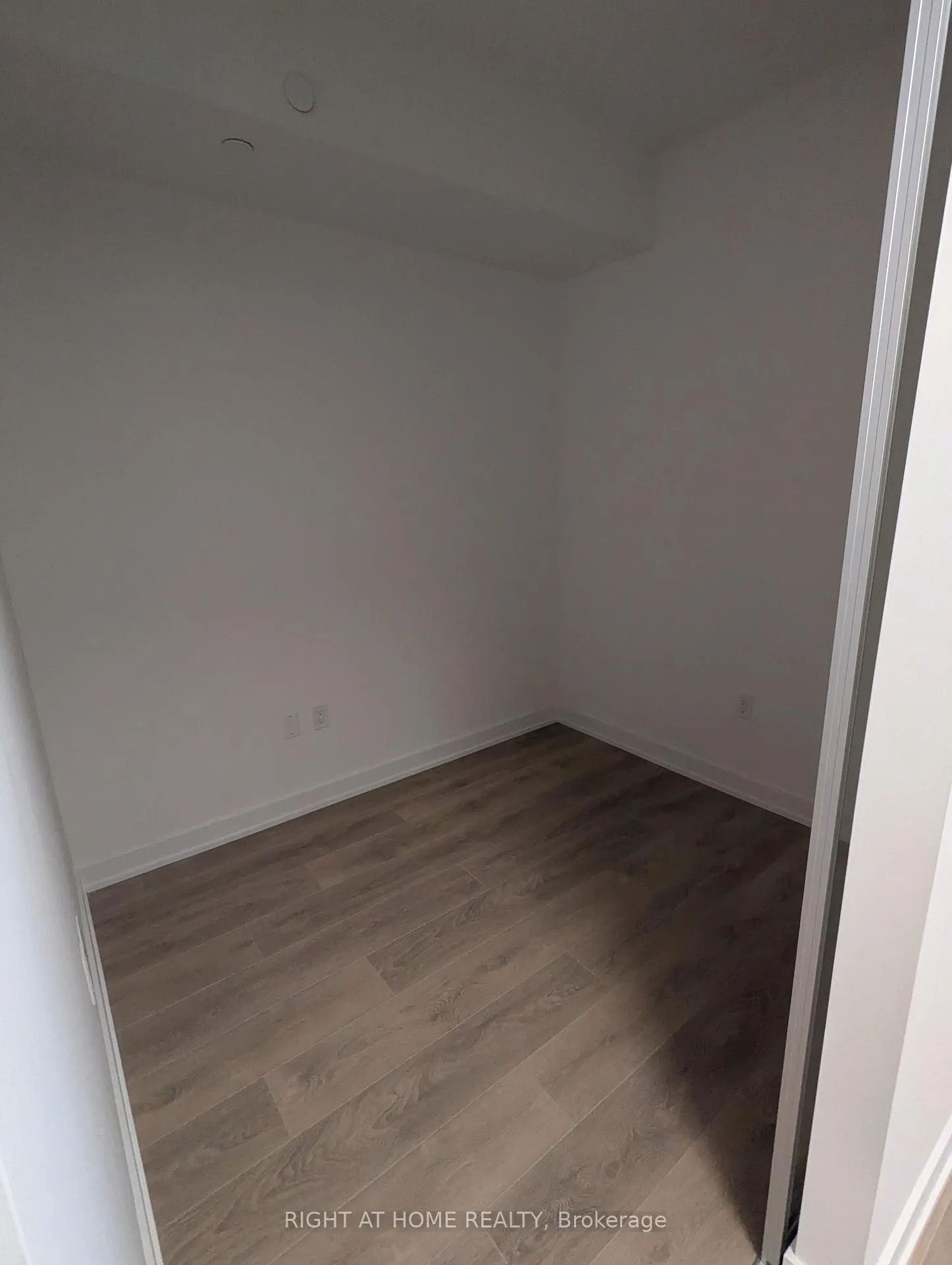 Photo 12 of Unit 714, 127 Broadway Avenue, Toronto, Mount Pleasant West — HOMEH
