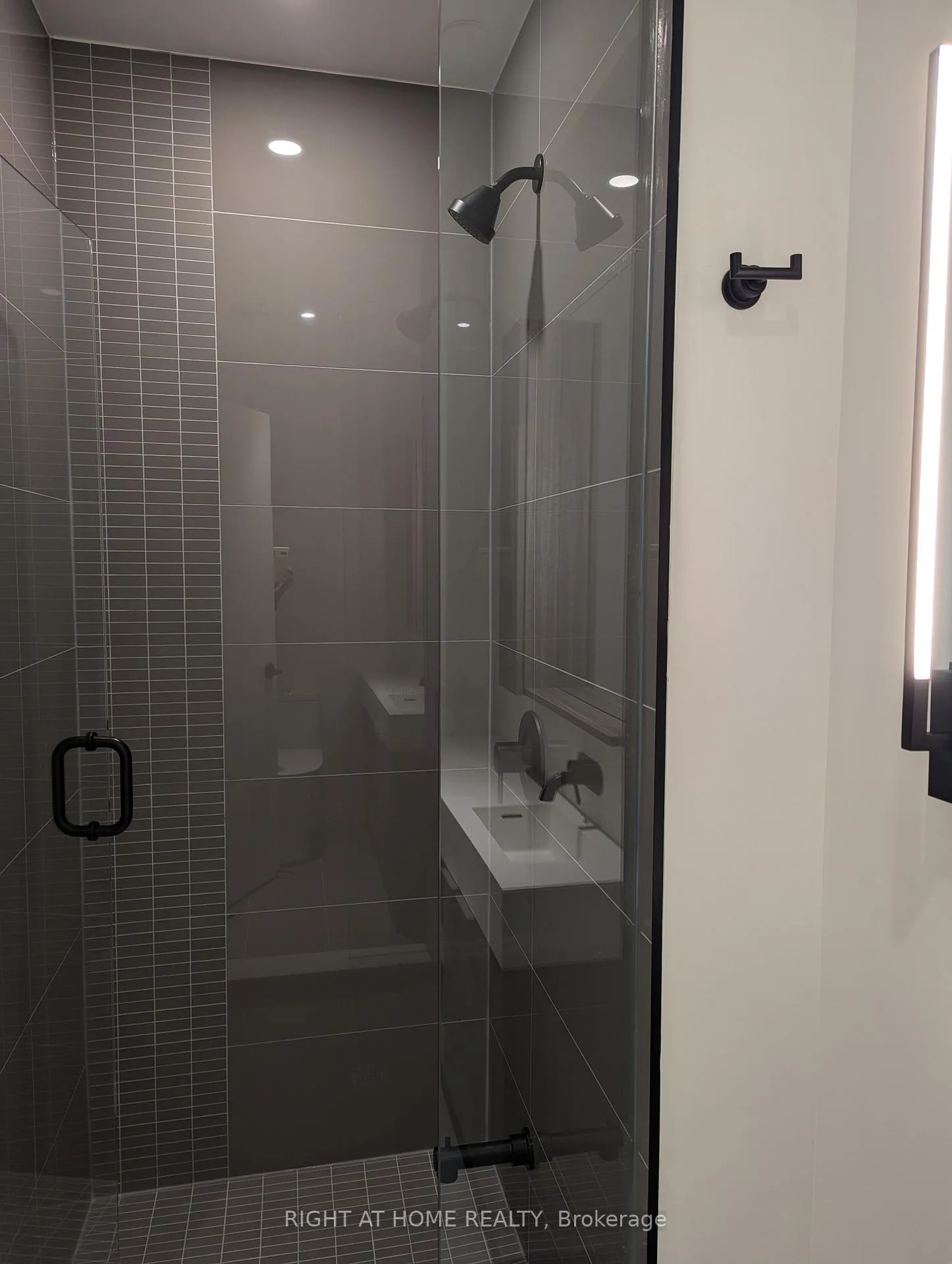 Photo 14 of Unit 714, 127 Broadway Avenue, Toronto, Mount Pleasant West — HOMEH